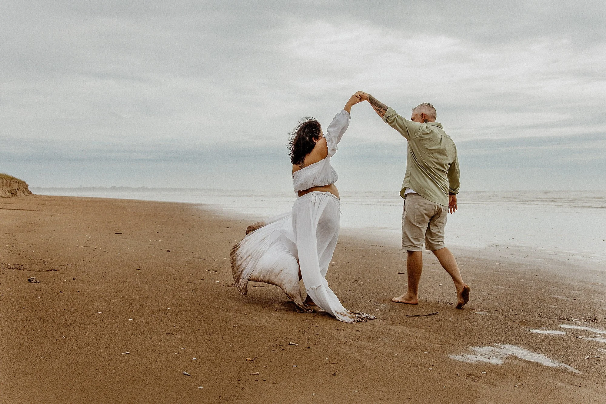 maternity-beach-shoot-palmerston-and-nt.jpg