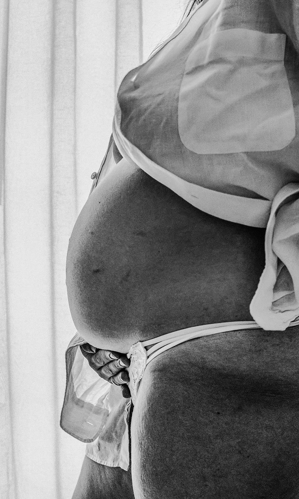 pregnant-belly-maternity-shoot-palmerston-nt.jpg