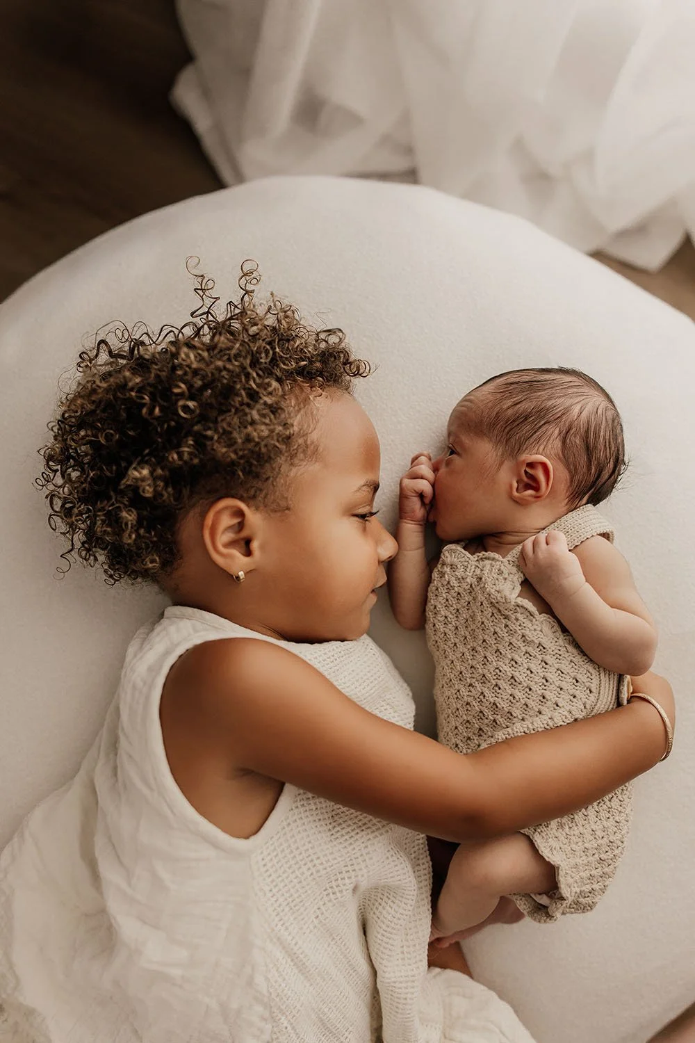 baby-and-sister-photographer-darwin.jpg