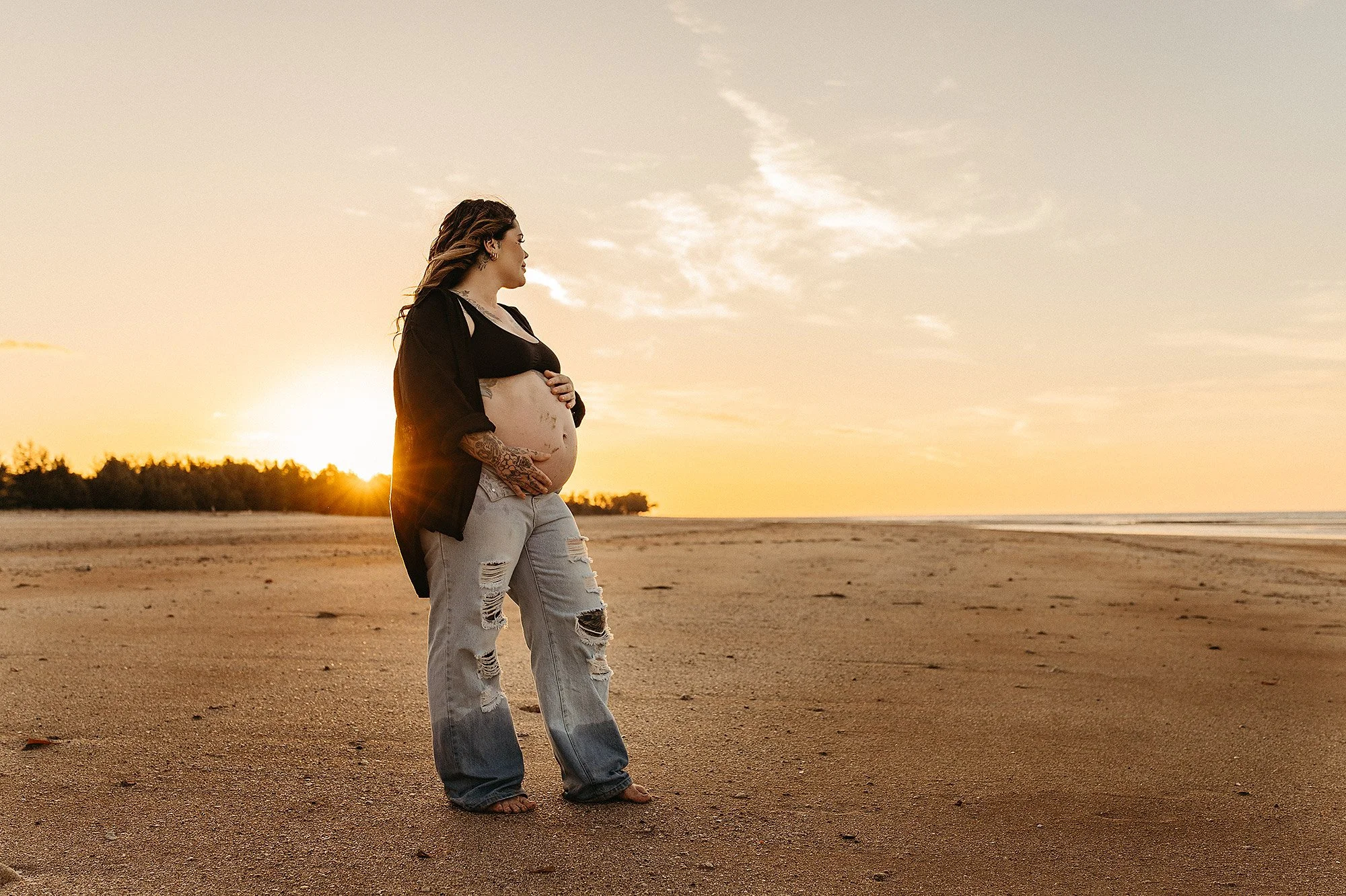 maternity-photographer-beach.jpg