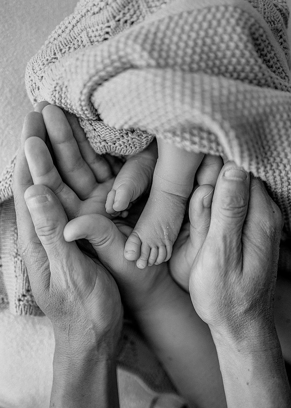 newborn-feet-and-hands-photography-darwin-nt.jpg