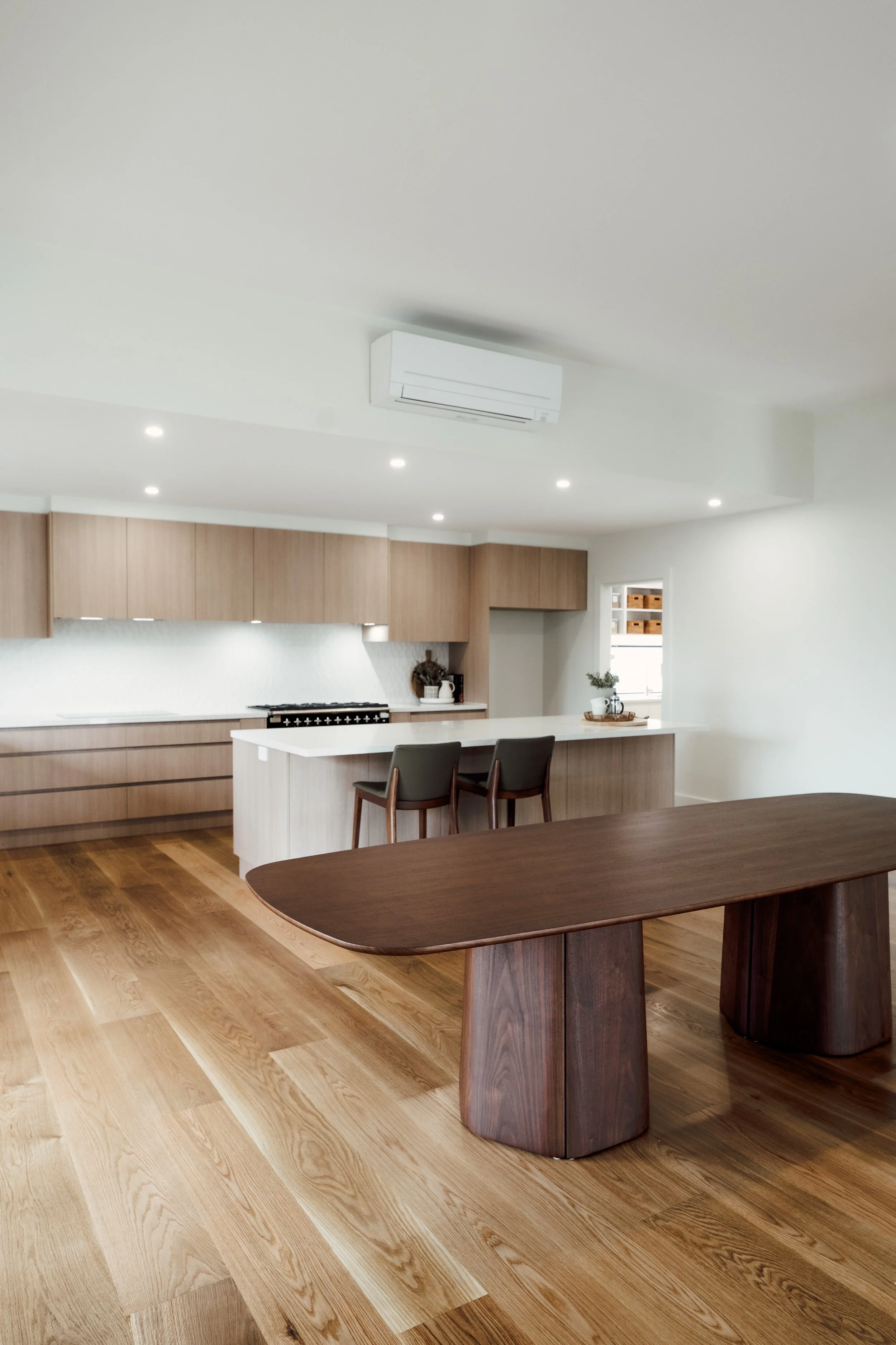 CLAIREDAVIE_MCLARENBUILDERS_GLENISLA-19.jpg