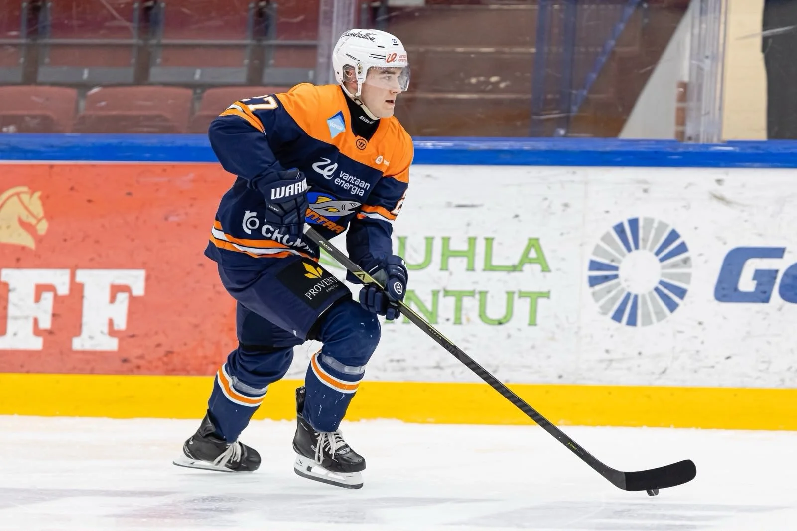 Puolustaja Aleksi Nissinen liittyy lainasopimuksella Haukkapaitaan Kiekko-Vantaasta!

Aleksi on keravalaisl&auml;ht&ouml;inen KJT Haukat -kasvatti ja n&auml;hd&auml;&auml;n jo heti t&auml;n&auml;&auml;n kokoonpanossa 💪

#haukat #suomisarja