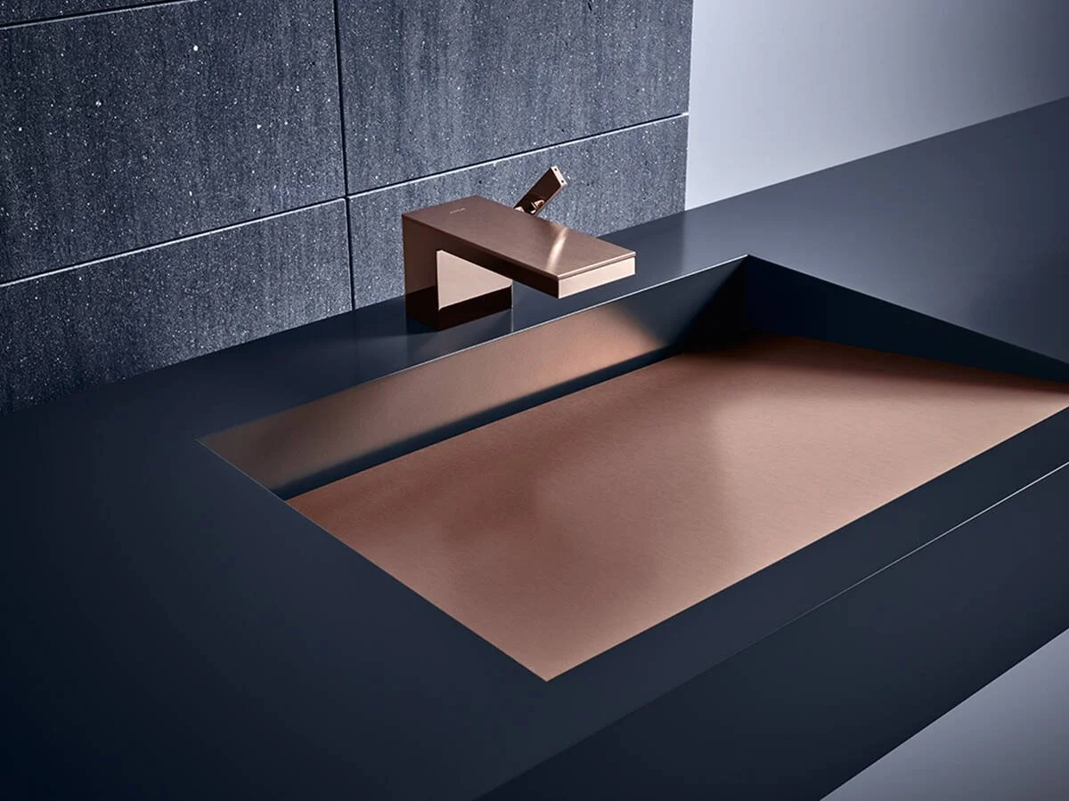 axor-myedition-flat-rectilinear-basin-mixer-in-bronze_ambiance_4x3.jpg