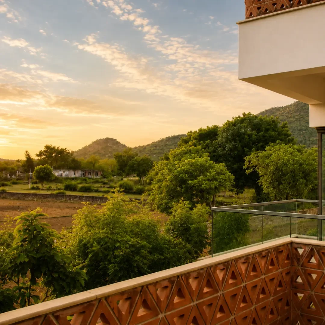 balconyviewstay.webp