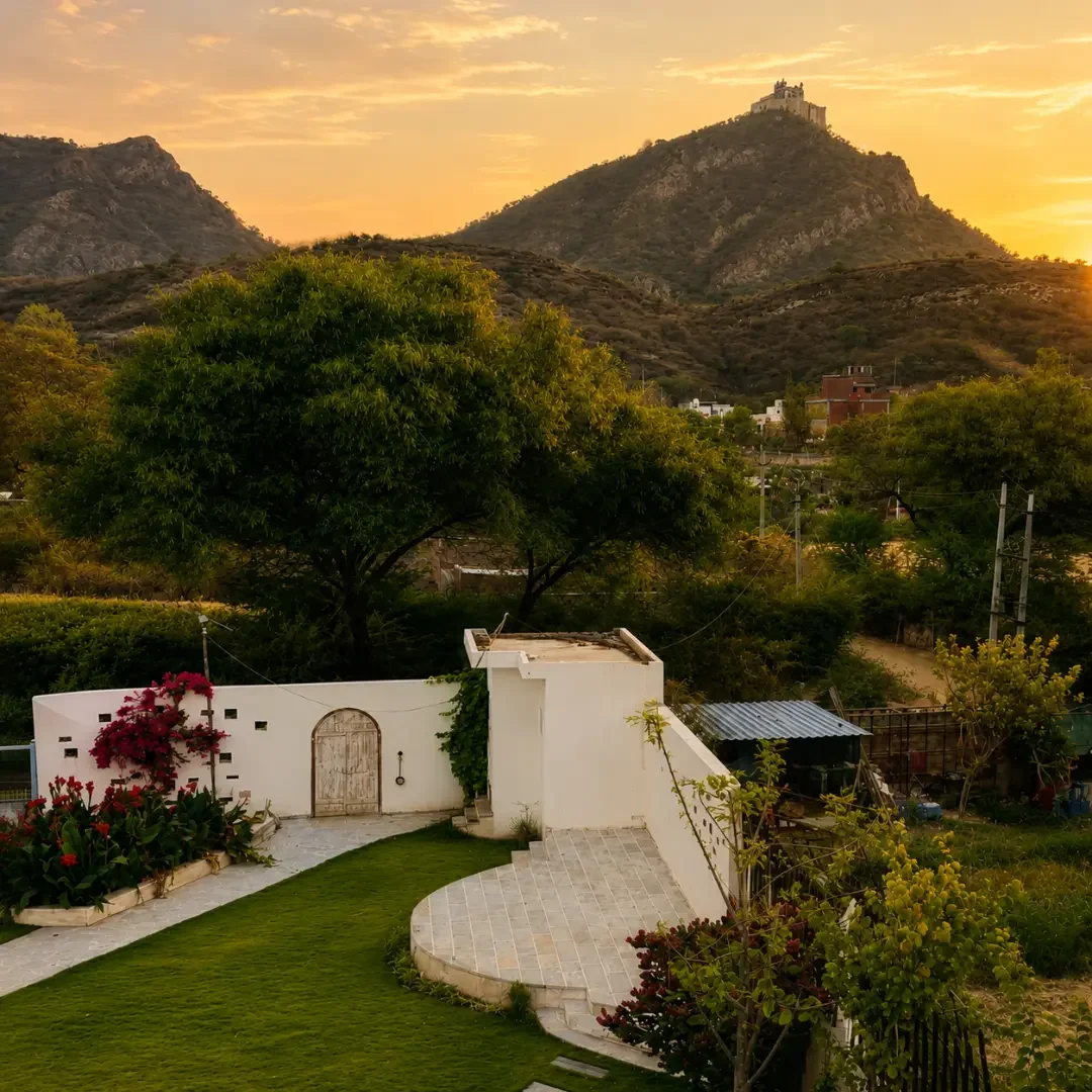 monsoon palace.webp