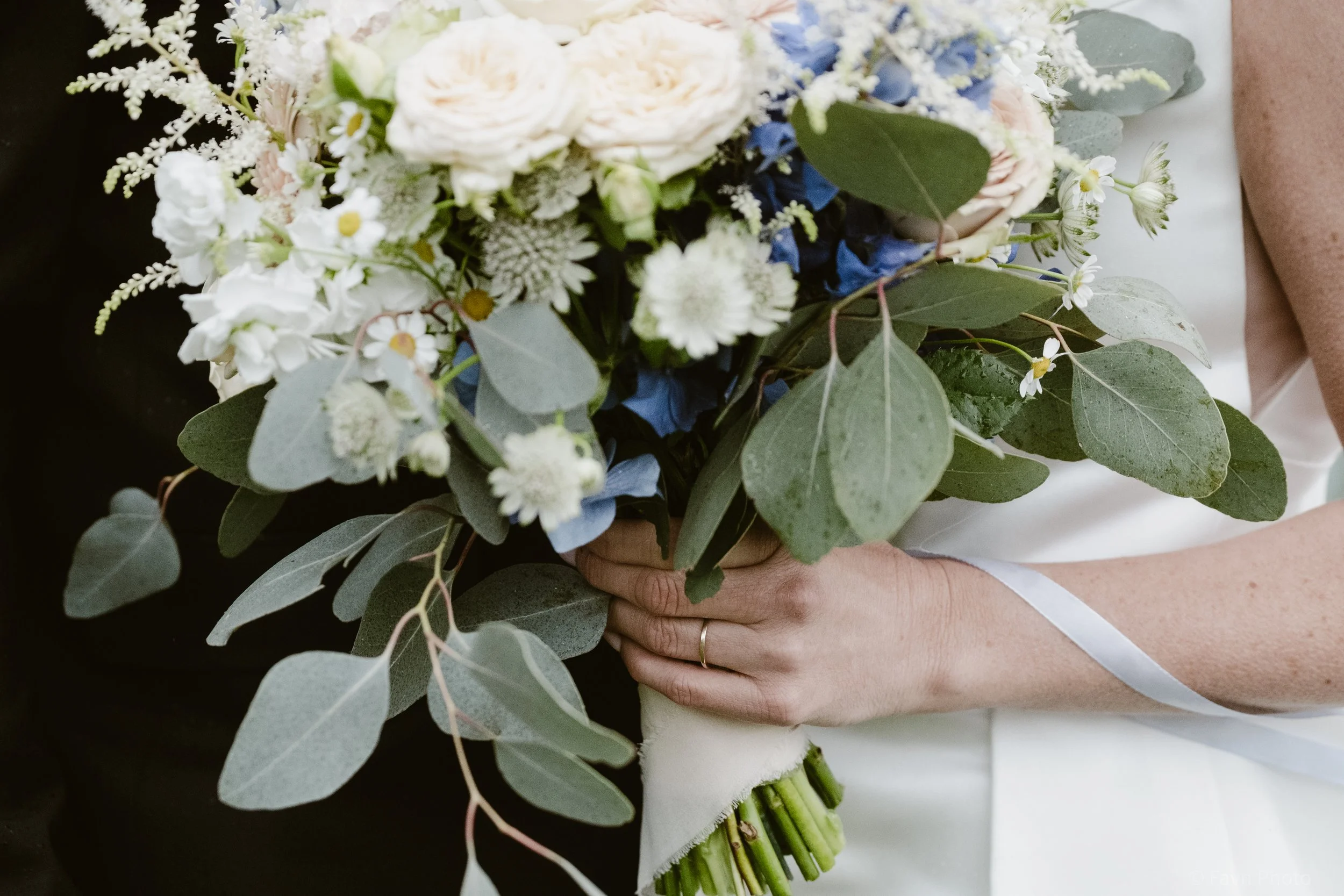 Detaljebilde blomster og giftering