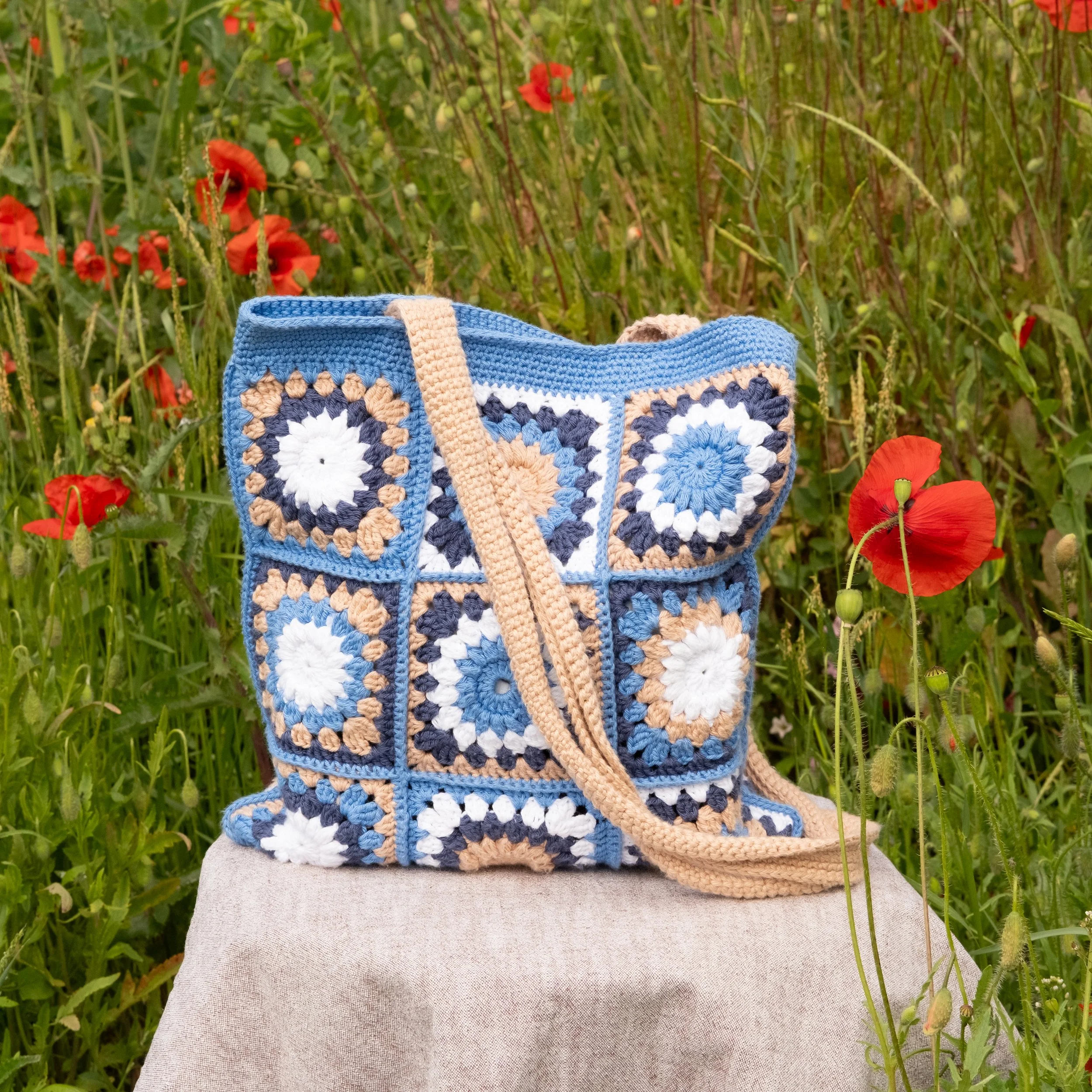 sac tote bag en crochet bleu ciel et beige