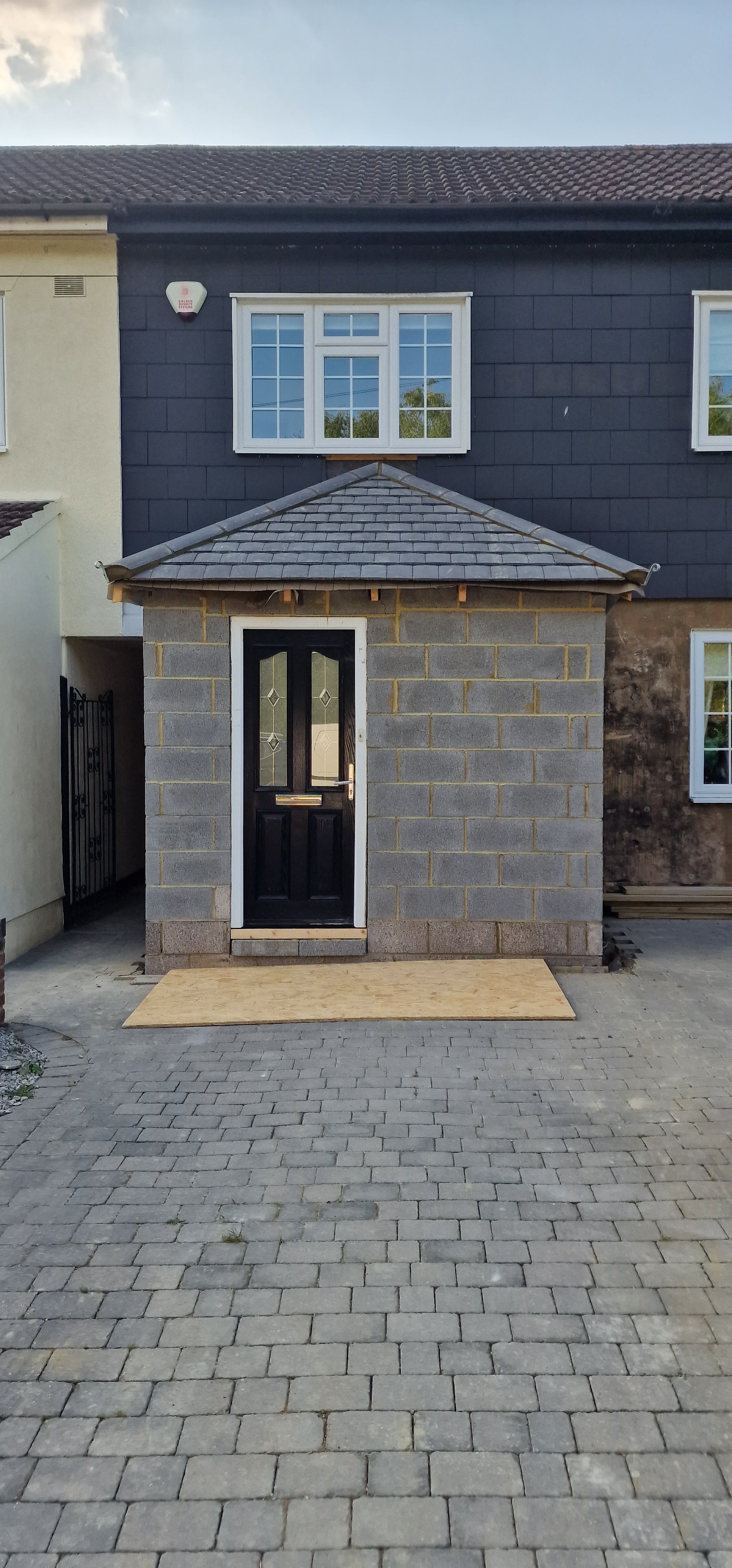 Porch - Borehamwood