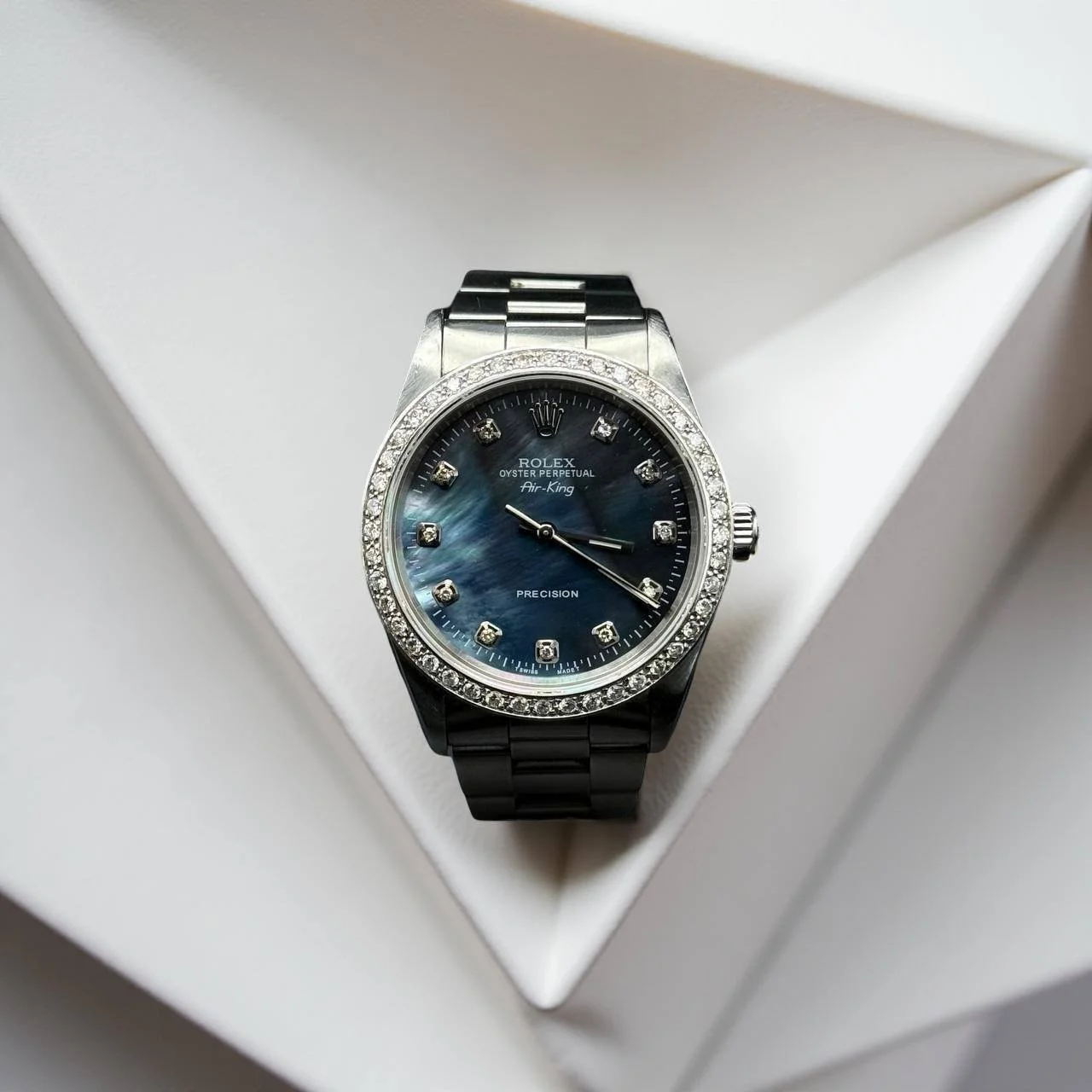 Reloj Rolex Oyster Perpetual Air-King con esfera azul y bisel con diamantes en caja blanca