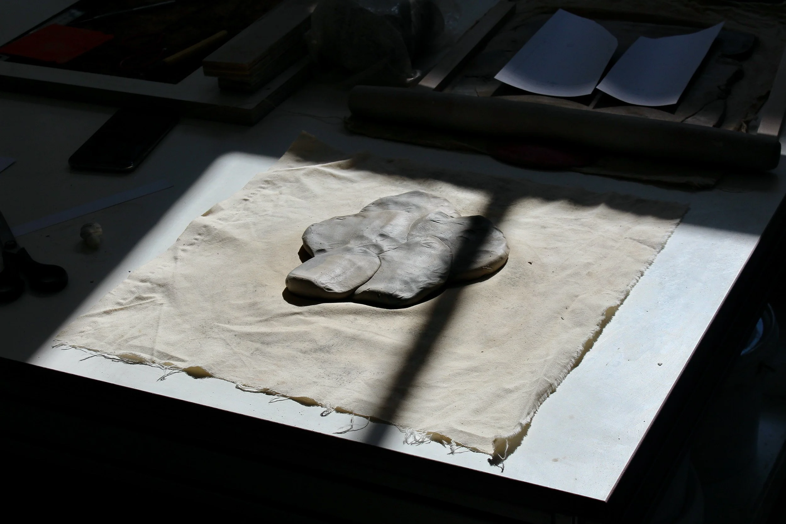 Ceramic mould and tools in sunlight at Vuur Collective studio, Amsterdam. Behind the scenes photography by Isabel Hachmann-Peralt.