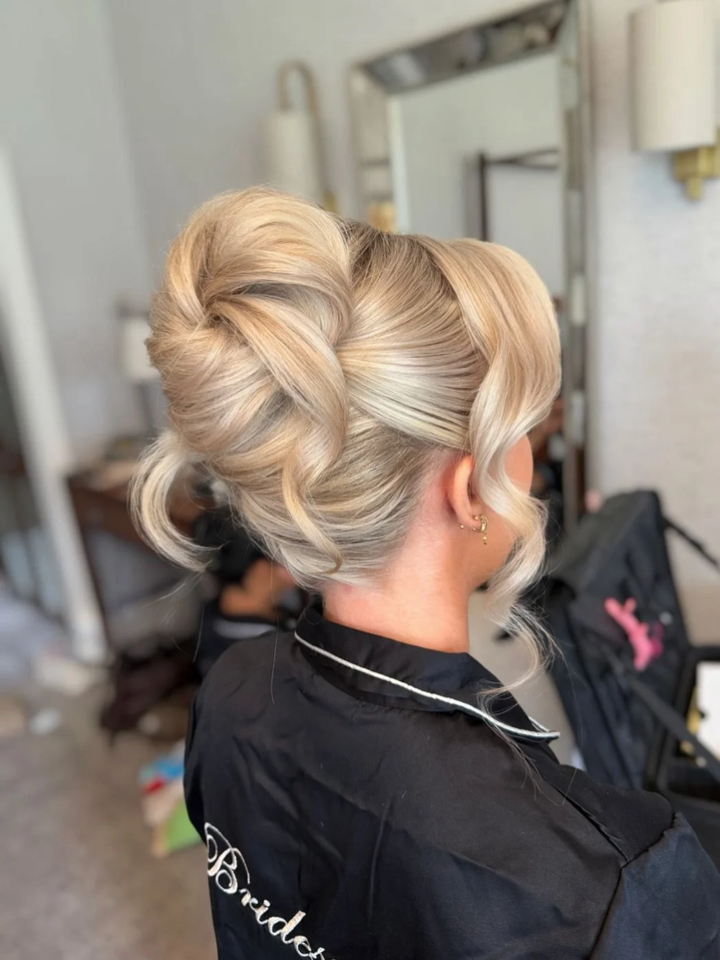 On bridesmaid duty the other day and i absolutely loved it! Such a nice feeling when other hairstylists recommend you as a second stylist 💞

📍 @innonthelakeweddings 

#innonthelakeweddings #bridalhairstylingcumbria #lakedistricthairstylist #lakedis