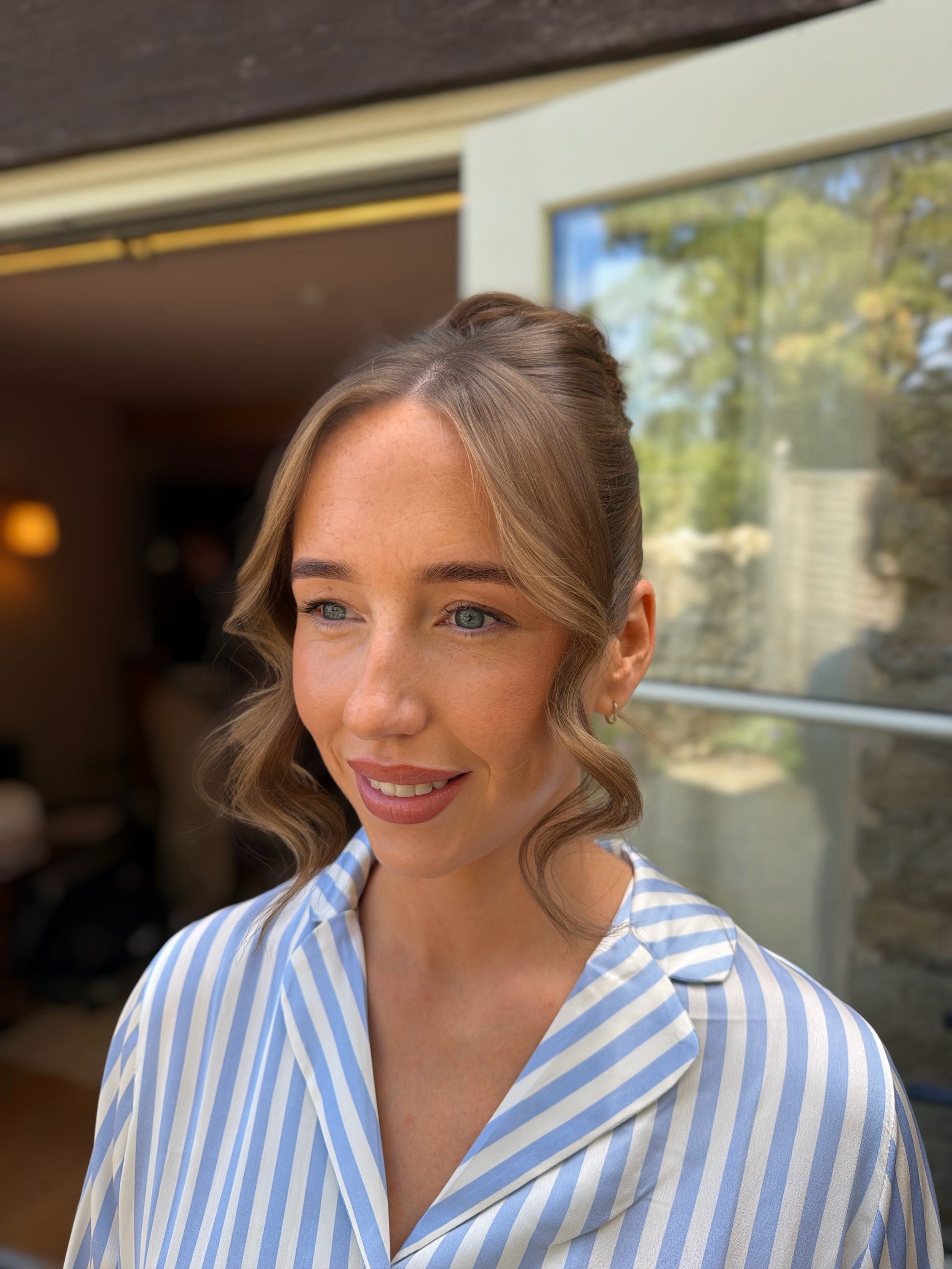 A pammy from the front 😮&zwj;💨💙

Bridesmaid duties for my sister @bethanydutton_ 

Gorgeous makeup from @amyrosemakeupartist 

#cotswoldweddinghairstylist #lakedistrictbridalhairstylist #lakedistrictweddinghair #weddinghairupdo