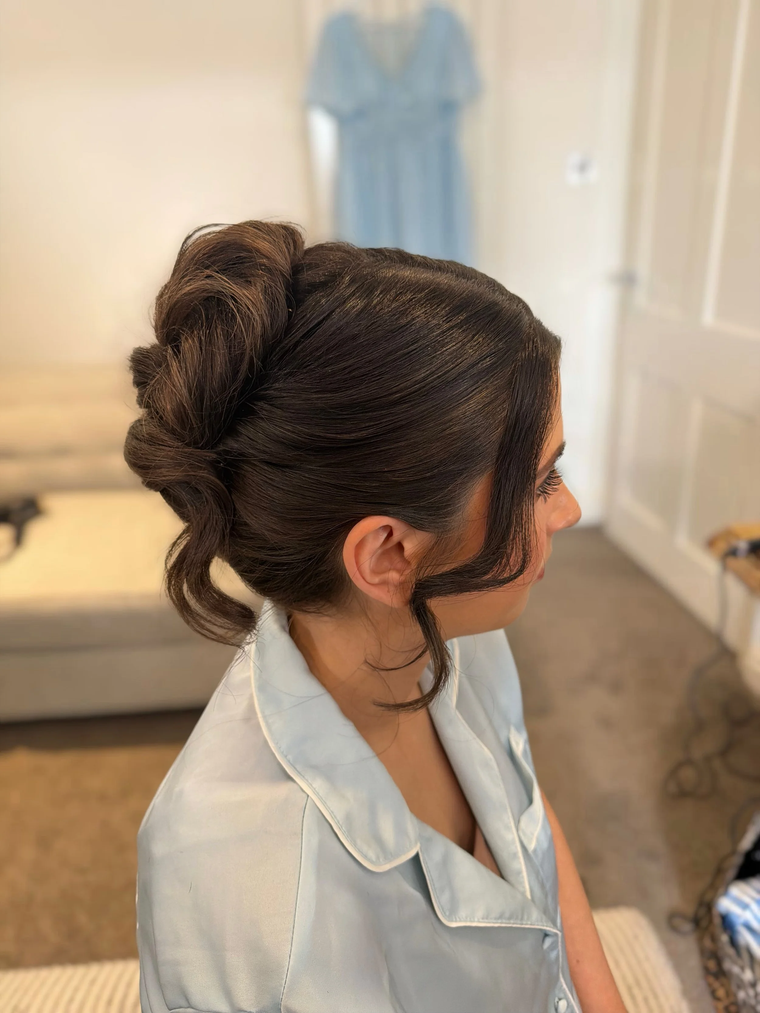 Bridesmaid Bun🤍🤌🏼 first time visiting the @thewildinghotel for a wedding reception at @edenbarn !! 

#edenbarnweddinghair #edenbarnwedding #cumbriaweddinghairstylist #lakedistricthairdressers
