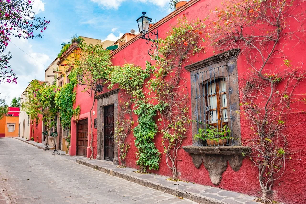 San-Miguel-de-Allende-colorful-home-1348044689.jpg
