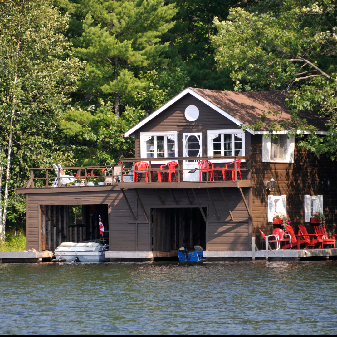 Was This Your Last Season at the Lake House? Why Fall Is the Right Time to Call an Agent