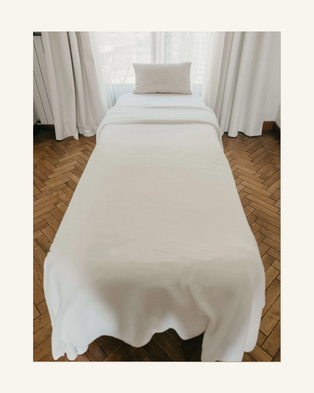L'art du soin &agrave; domicile.

Le confort d'un soin d'excellence chez soi.
La douceur du linge en coton.
Le r&eacute;confort d'une huile biologique chaude.
La musique en harmonie avec les man&oelig;uvres lib&eacute;rant vos tensions.
L'expertise e