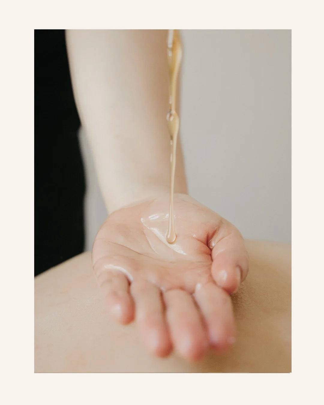 Chaque soin est prodigu&eacute; avec une s&eacute;lection exigeante de produits fran&ccedil;ais, biologiques et respectueux de la peau.
Un instant de bien-&ecirc;tre align&eacute; avec soi-m&ecirc;me.

#crystalartdusoin #cosm&eacute;tiquebio #soinsur