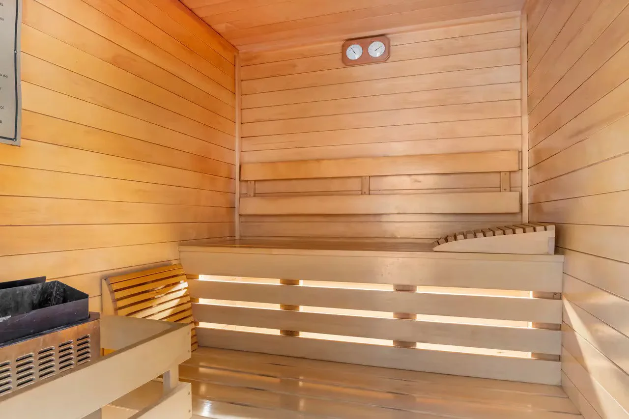 CNB33sauna1.jpg