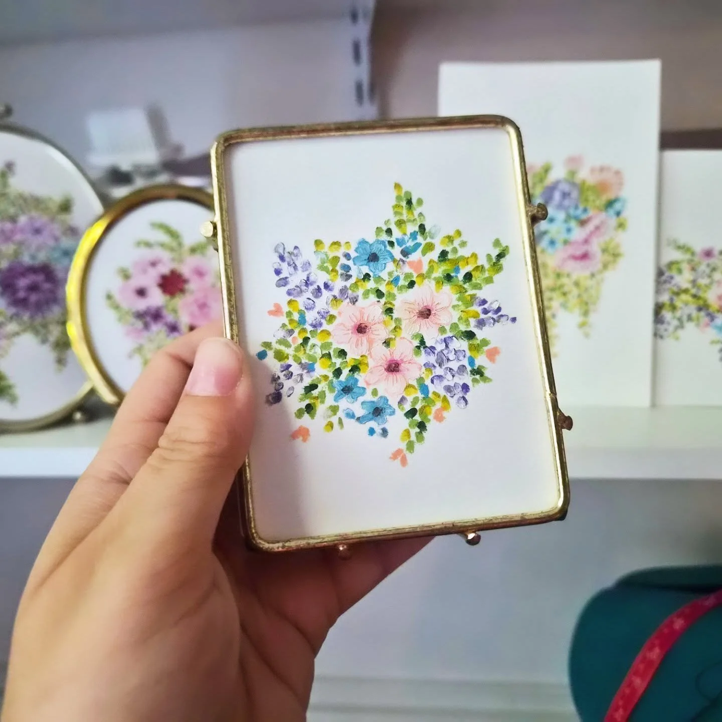 Tiny blooms are slowly taking over my office! 
#oilpaintingartist #floralartist #miniflowerart #oilpastels #artistsoninstagram