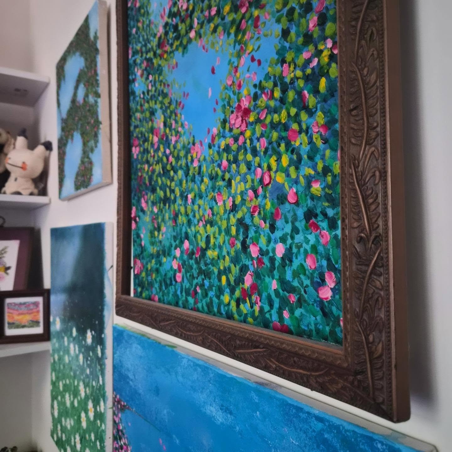 Finally hanging pieces in my studio so I can see the collection together as it grows!

#artcollection #wipart #smallartaccount #floralartist #artstudıo
