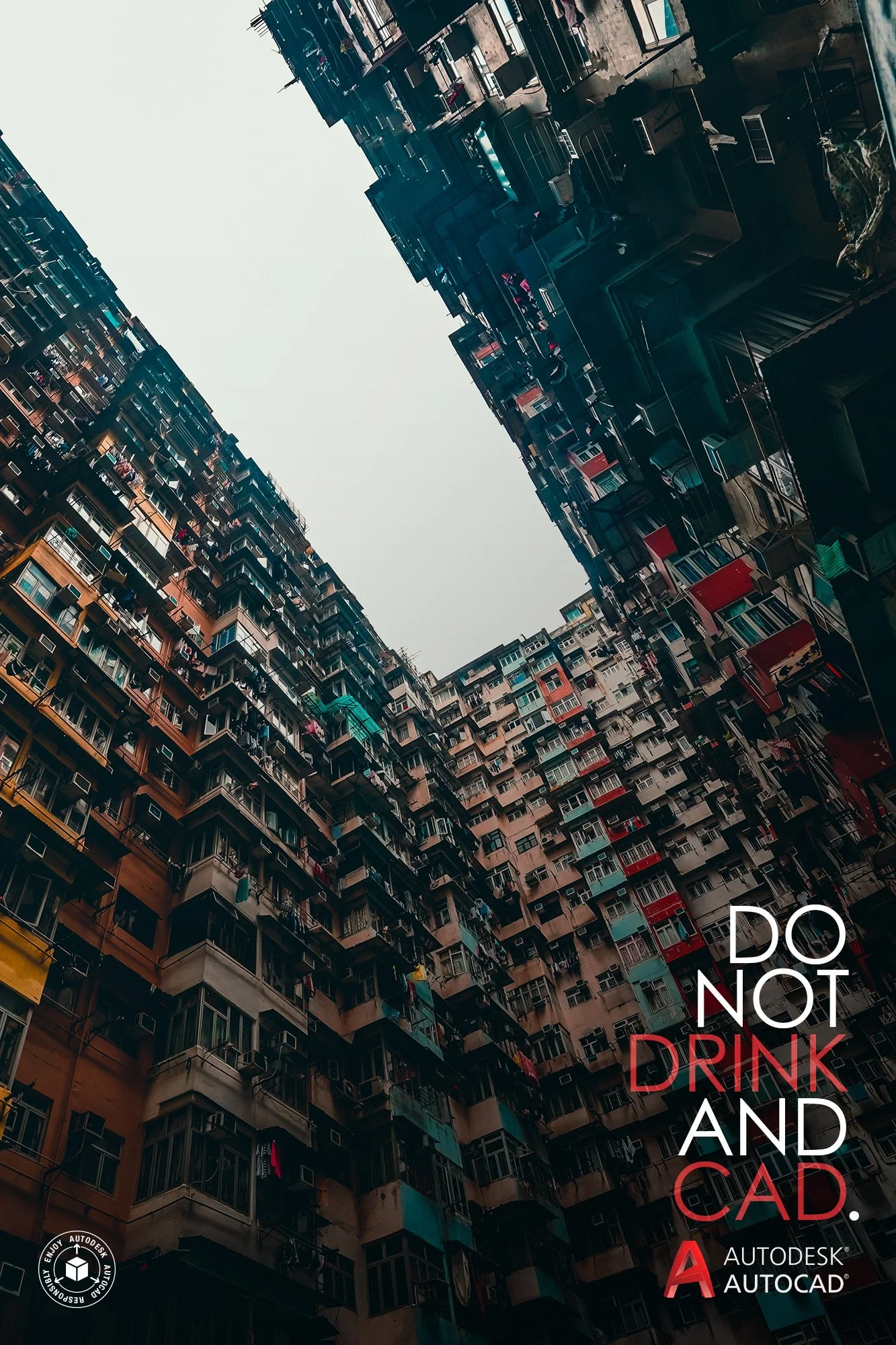 Vista di un complesso di appartamenti con tante balconate e finestre, vista dal basso verso l'alto, con un cielo chiaro sullo sfondo. In basso a destra, testo che dice: 'DO NOT DRINK AND C'.