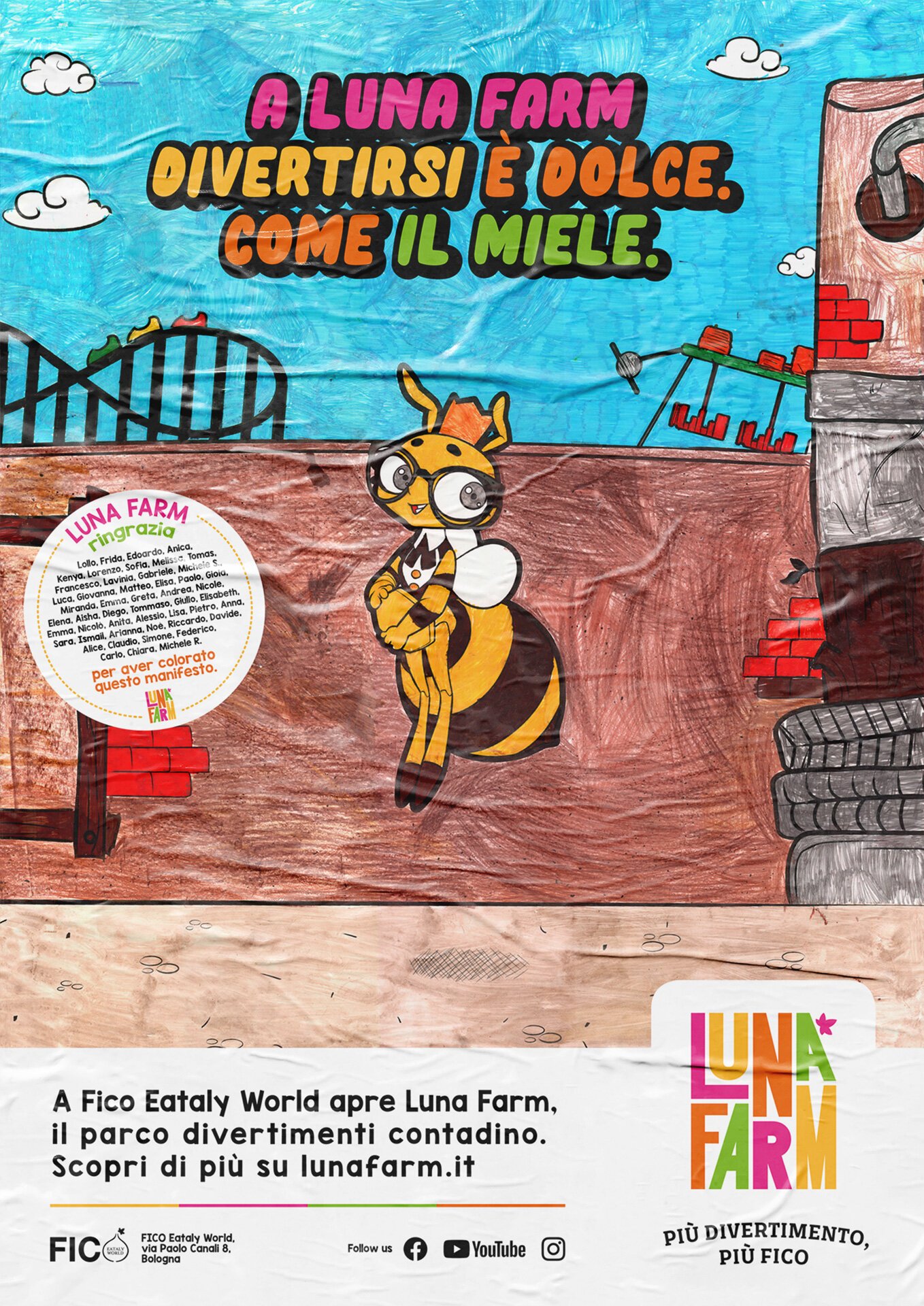 Un disegno colorato di Luna Farm, un parco divertimenti per bambini, con un cartello con scritto 'A Luna Farm divertiti è dolce come il miele'. C'è anche un'area giochi e un cartello con la scritta 'Luna Farm' colorata.