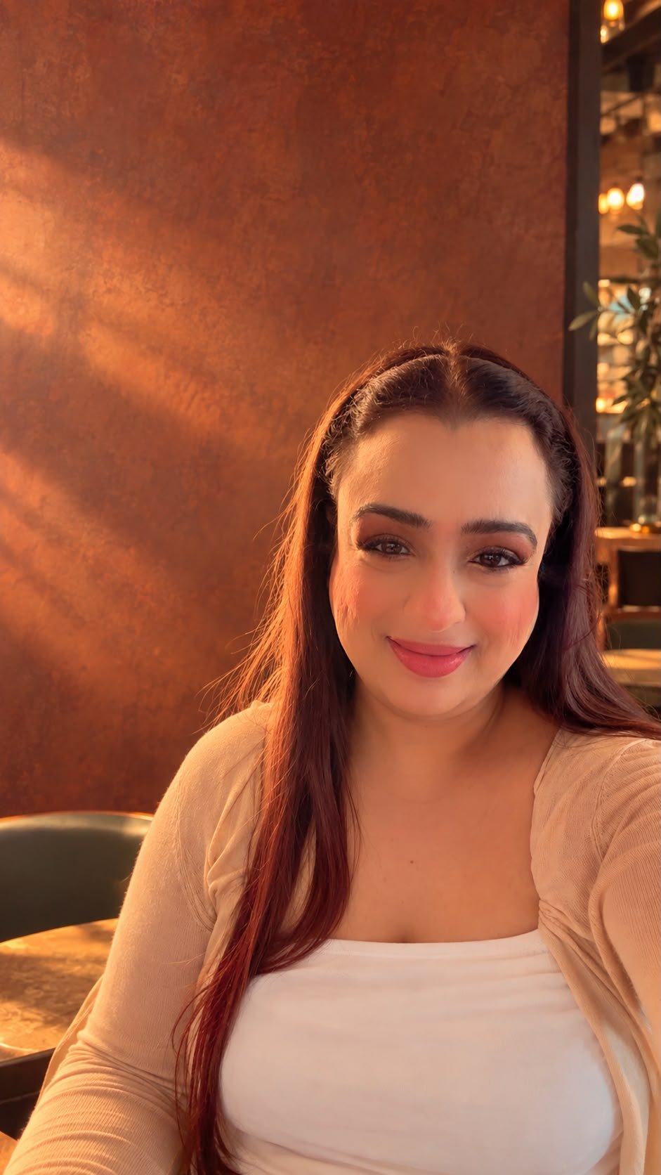 A qualified credentialed trauma informed abuse recovery art therapist who works with women to feel empowered and heal after ptsd abuse and trauma