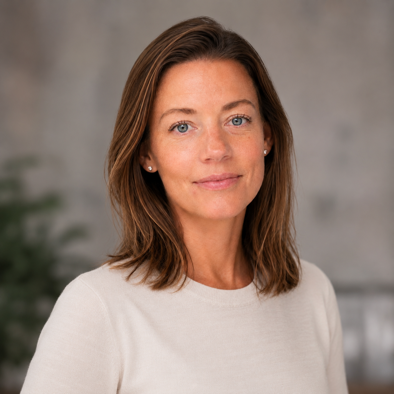 Professional headshot of Noelle de Noue, founder of OpsCraft Advisory