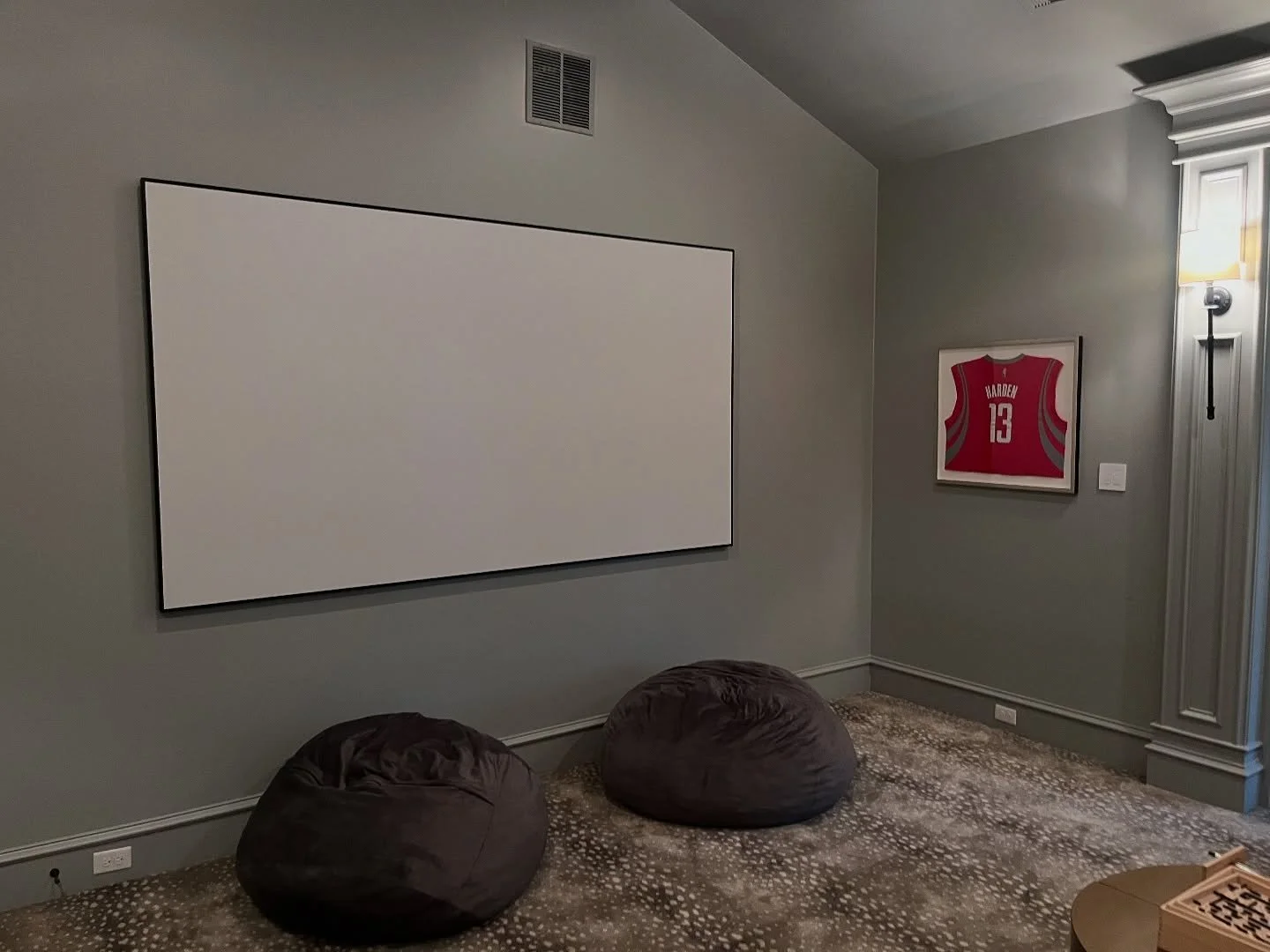 Media Room Thursday! 

Elevate your media room experience with a @savantsystems automation control. It allows for complete control of your whole home including the Media Room Space that brings the family together! 

Savant Automation Controls 

&bull