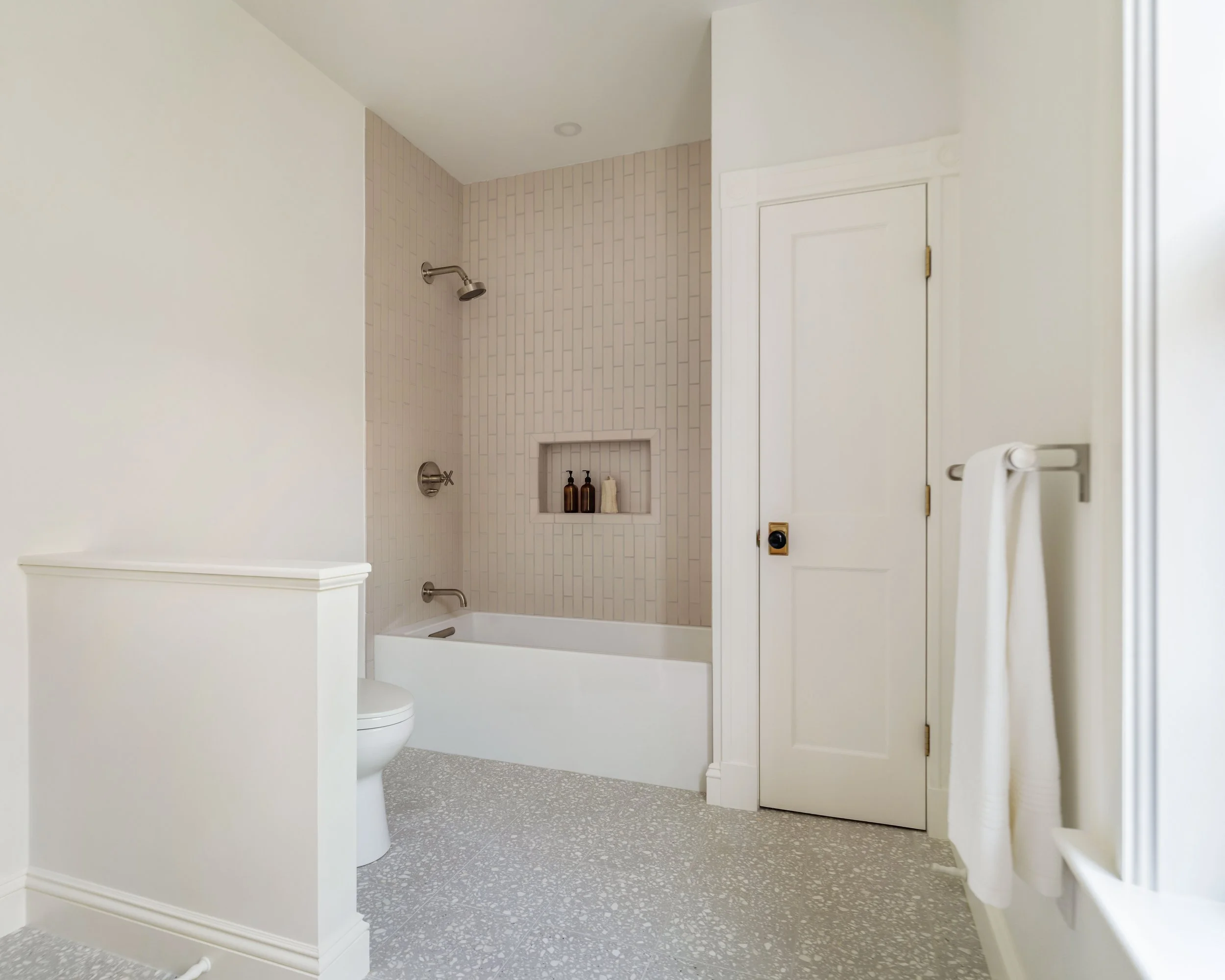 Bath 2nd FL-0979676.jpg