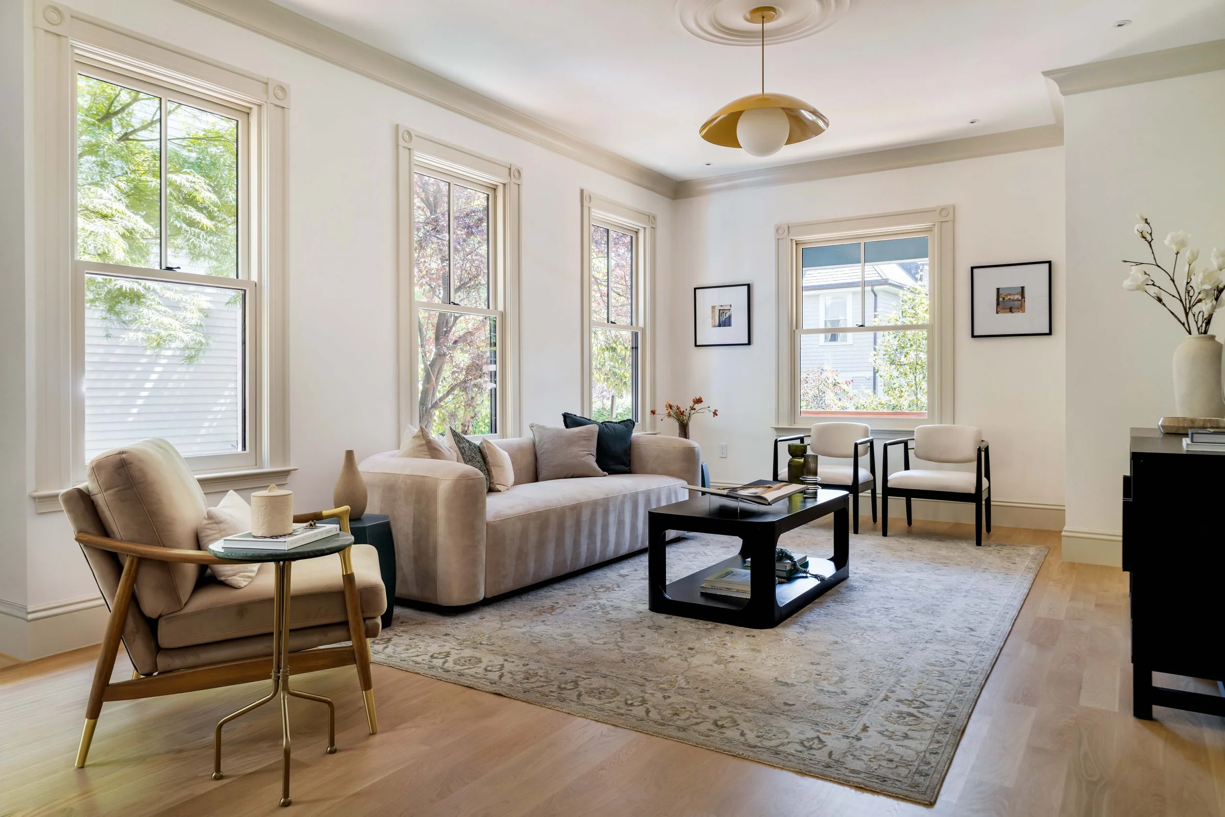 Living Room-0979150.jpg