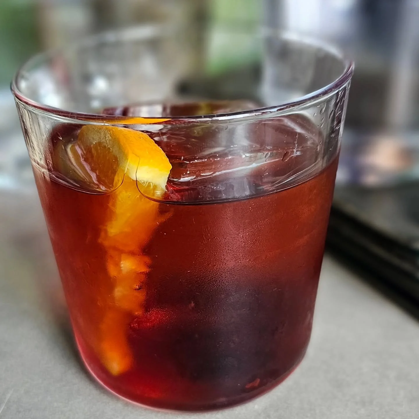 Negroni Cl&aacute;sico (Draft)
Maahon gin 🇪🇸
Axta sweet vermouth 🇪🇸
Campari 🇮🇹