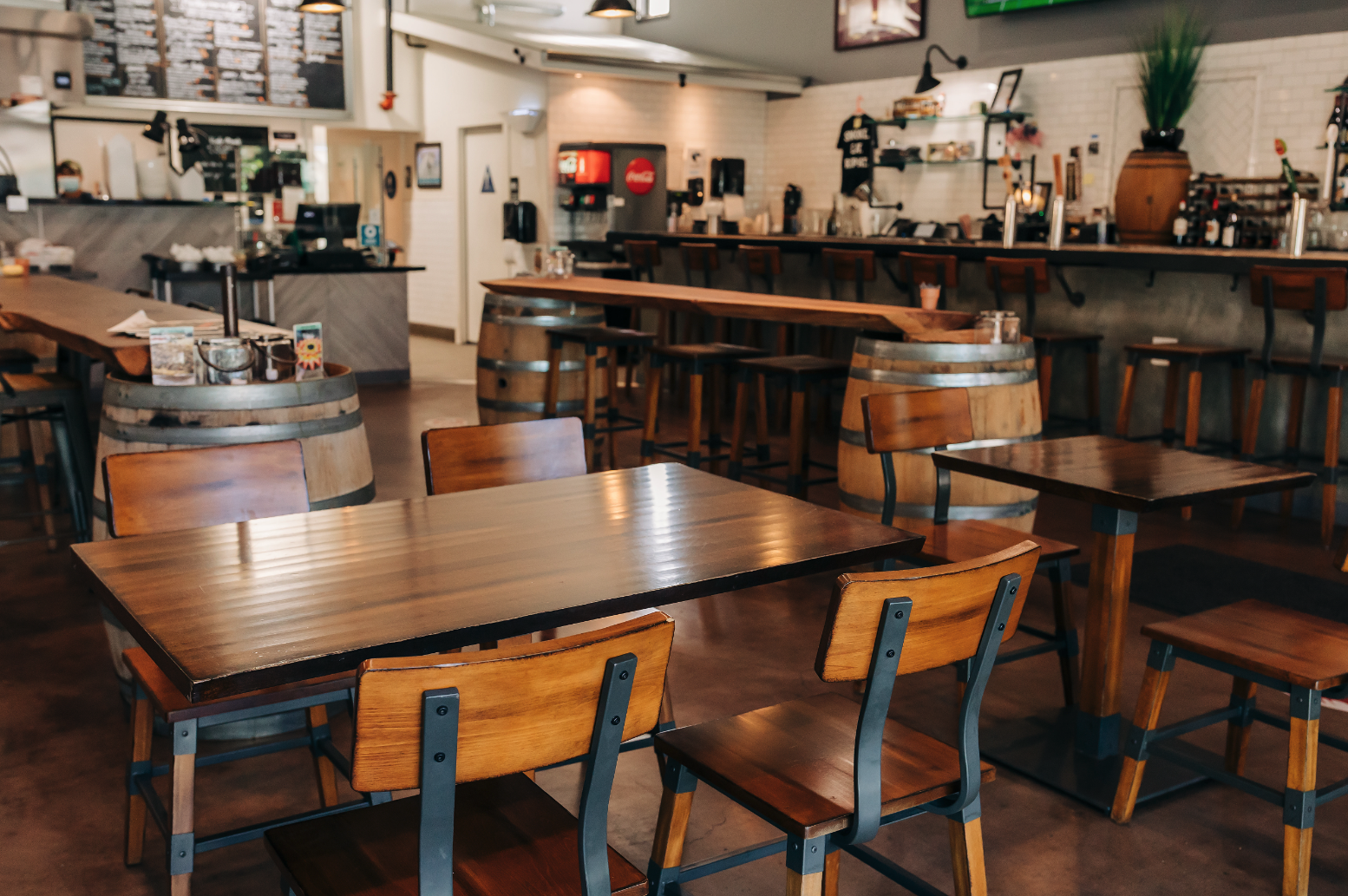 Pacific American Group: Commercial Properties | 7380 Redwood Boulevard, Novato, CA | 4,830 sq. ft. | 1-Tenant Commercial Restaraunt