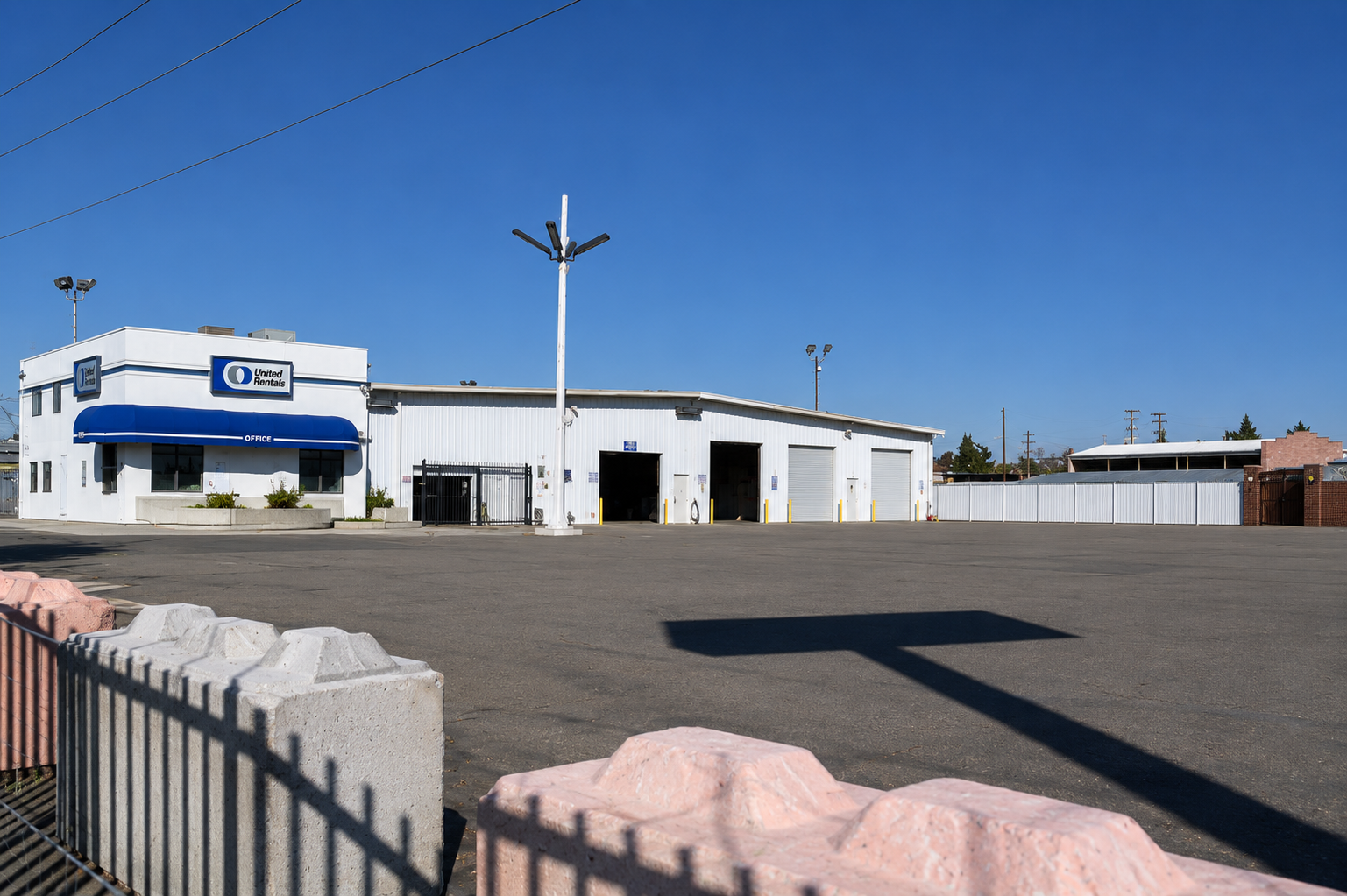 Pacific American Group: Industrial Properties | 700 98th Ave, Oakland, CA | 188,000 sq. ft. | 1-Tenant Industrial Park