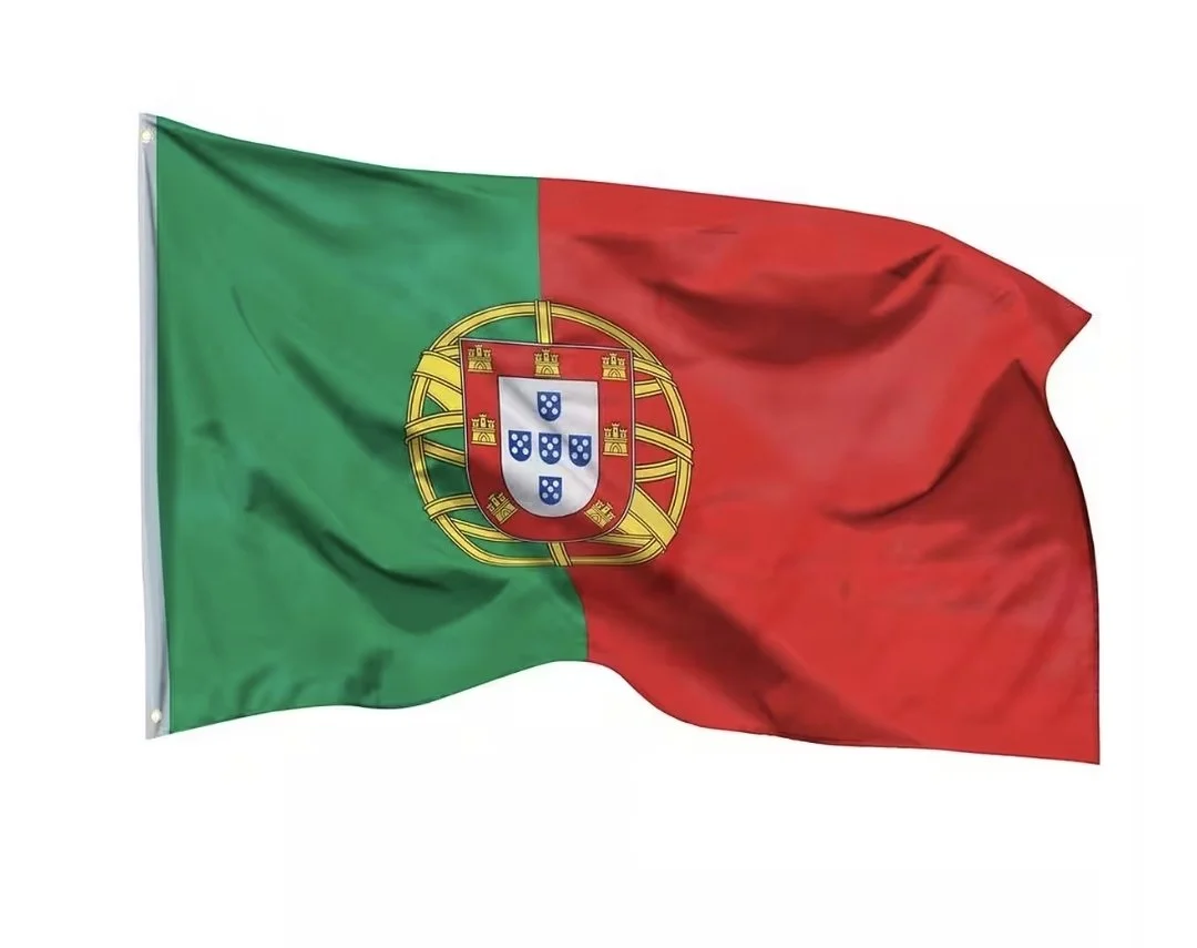Drapeau du Portugal avec un fond vert, rouge et le blason au centre.