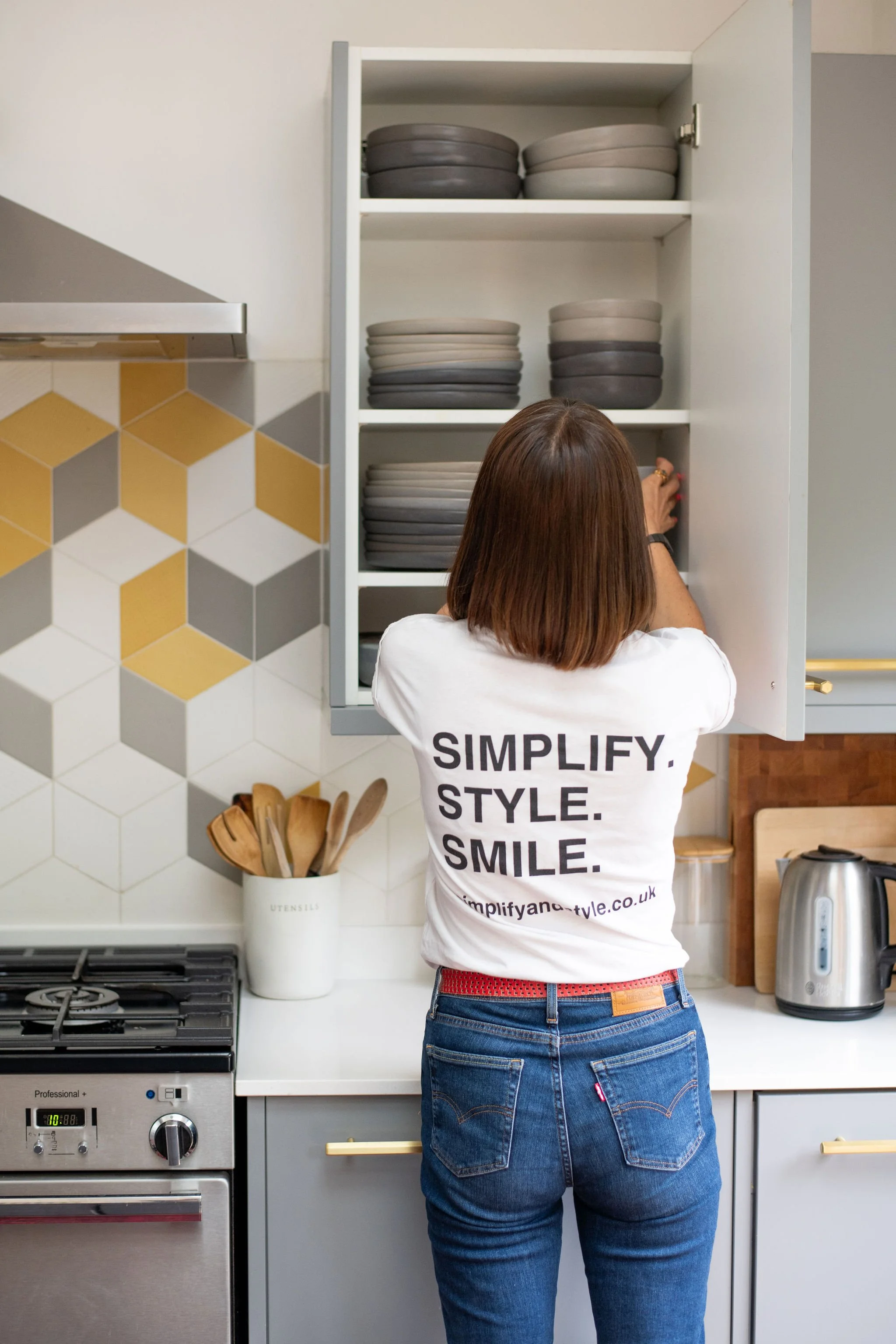 Professional home organiser implementing practical organising systems tailored to each client.