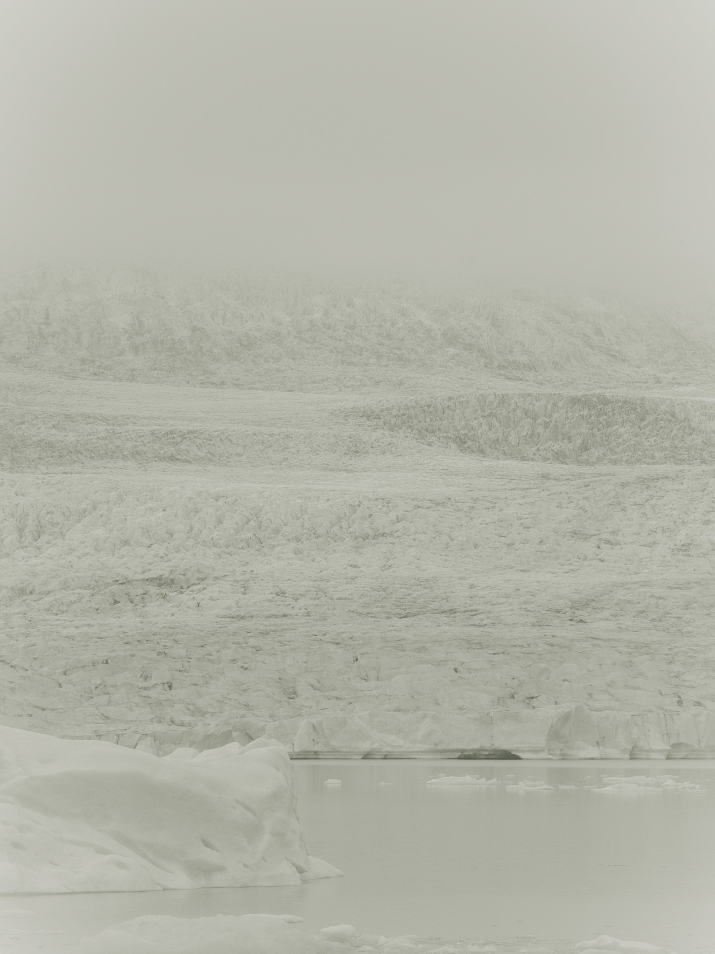 Minimalist photo of a glacier in Iceland 