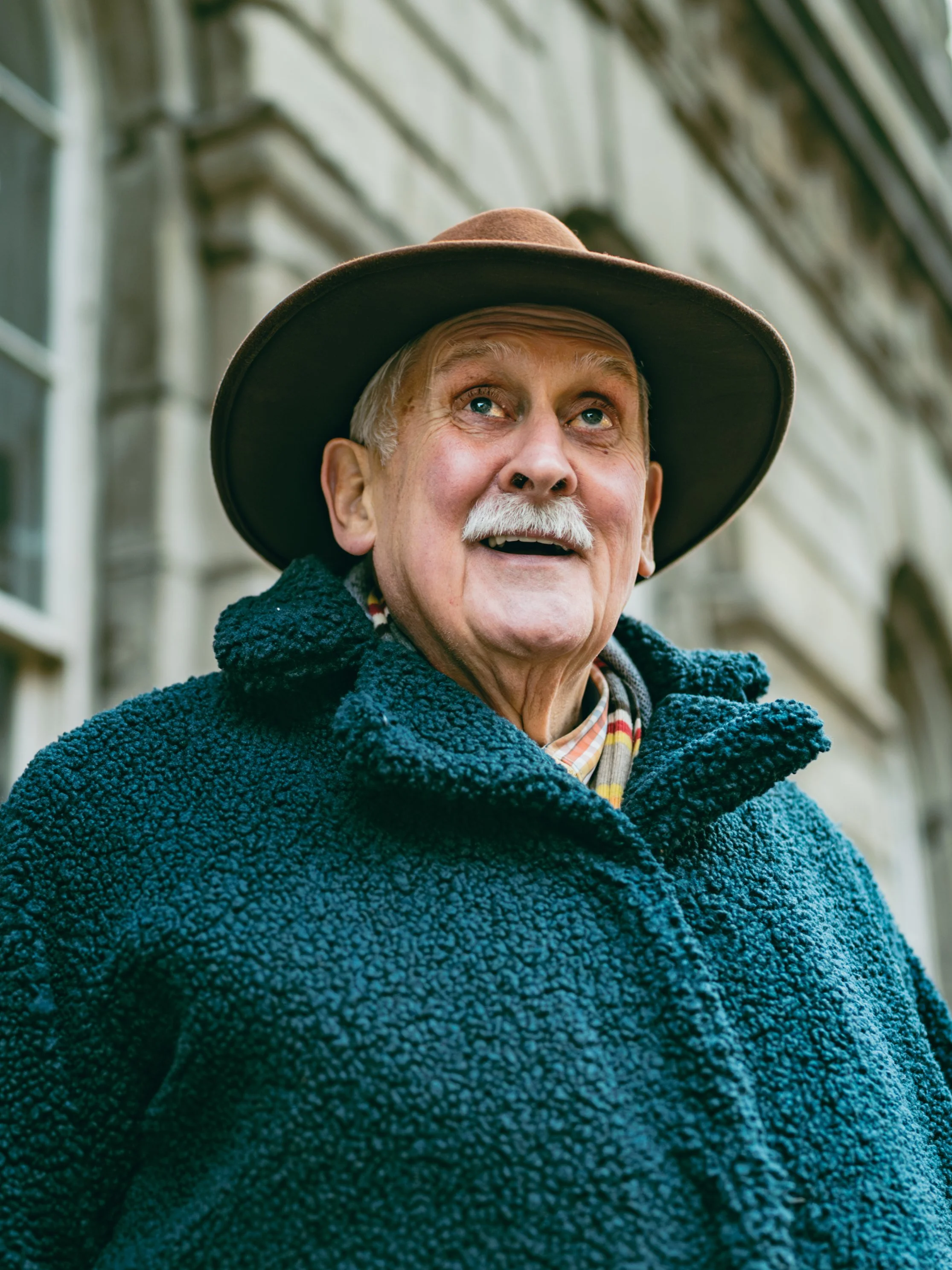 Old man wearing a hat in Dublin streets