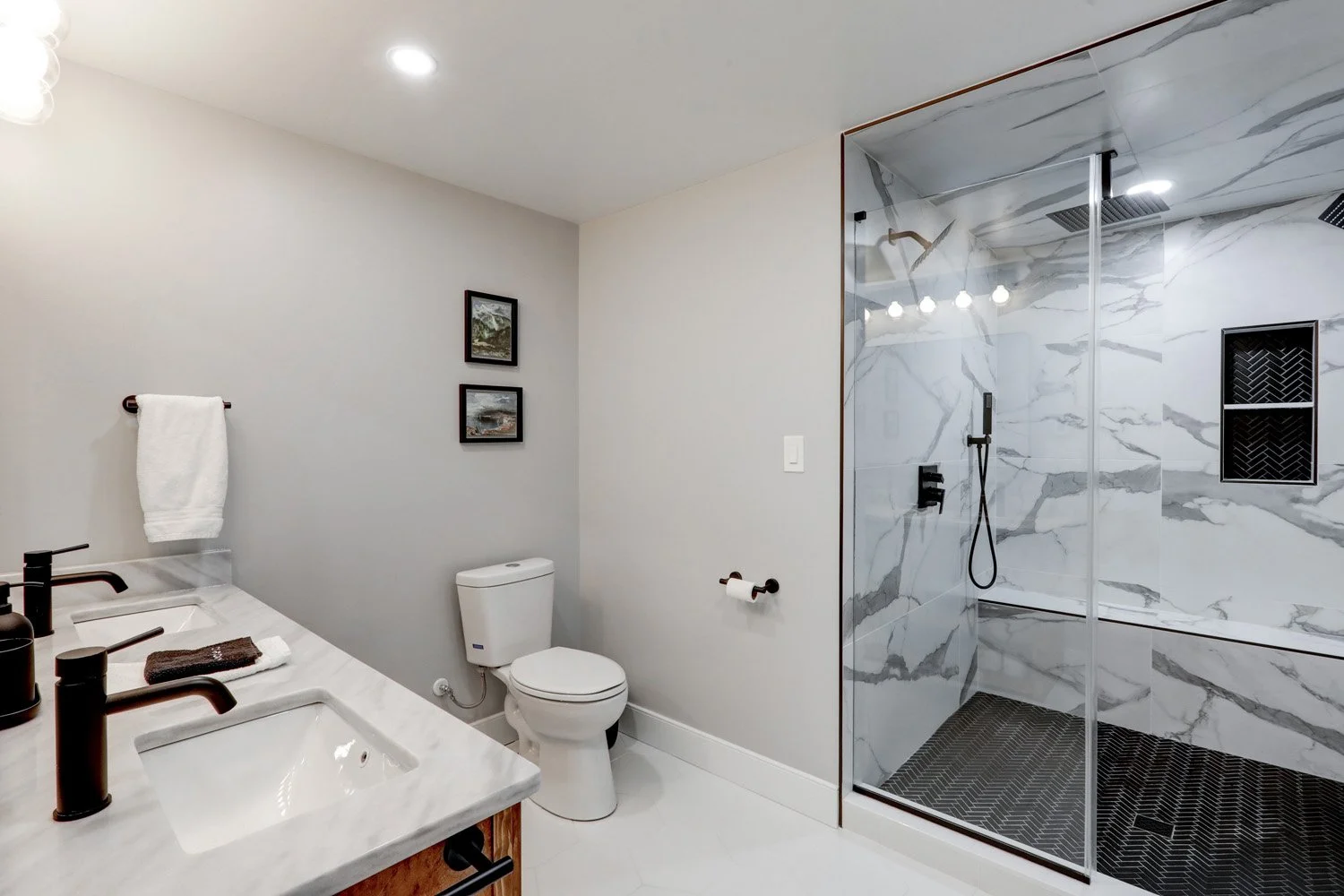 Primary bathroom with heated tile floor on first floor of The Barn