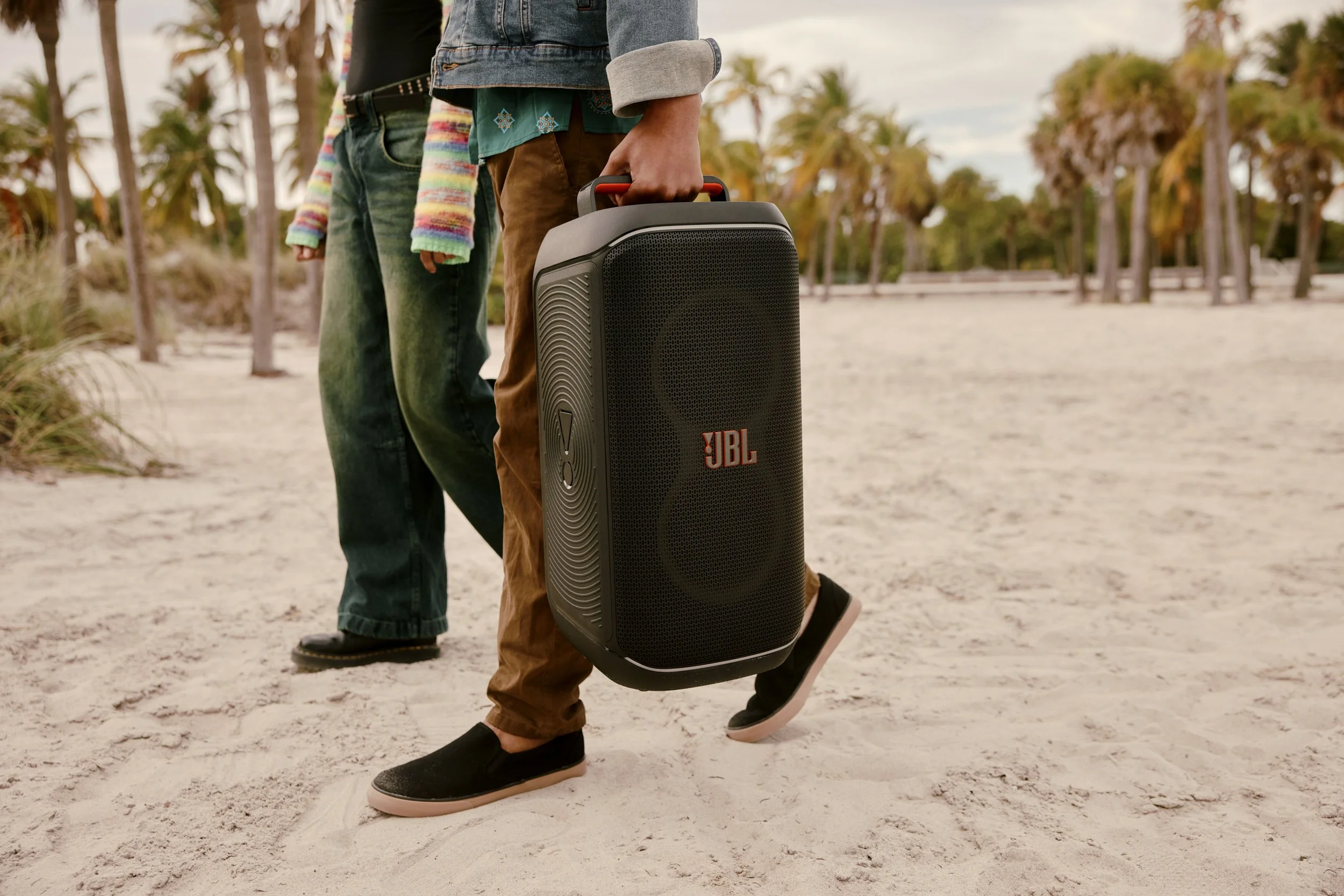 JBL_PARTYBOX_120_AW_BEACH_A_02577_x1.JPG