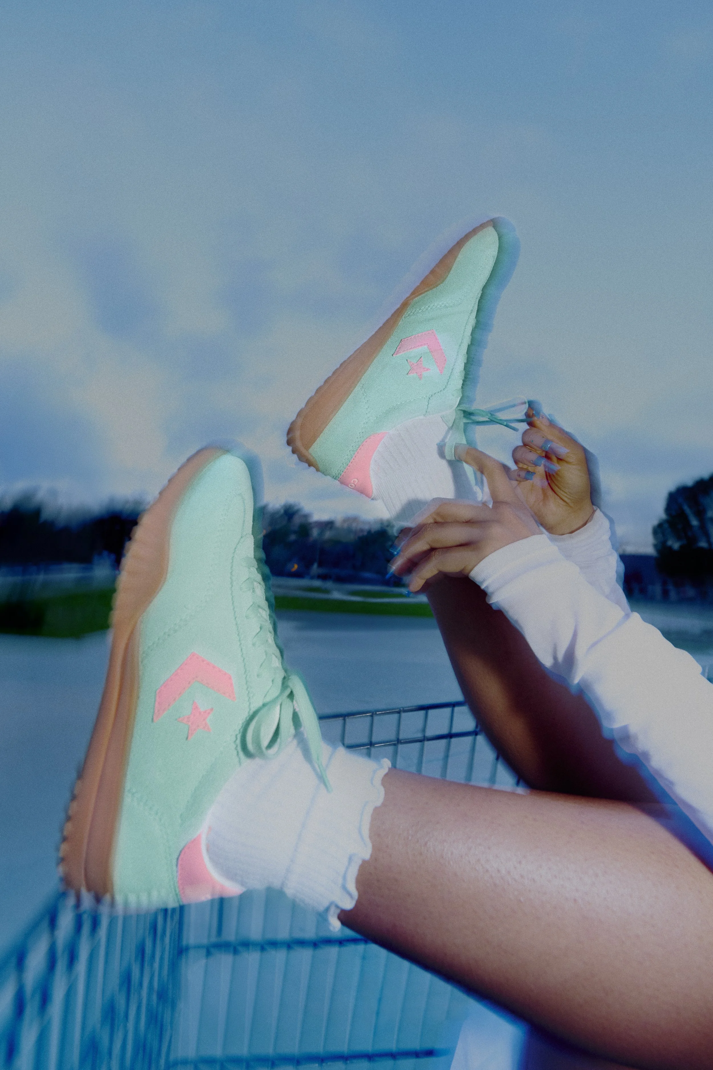 SU25_RunStarTrainer_A15090C_LifestyleKneeDown_Female.jpg