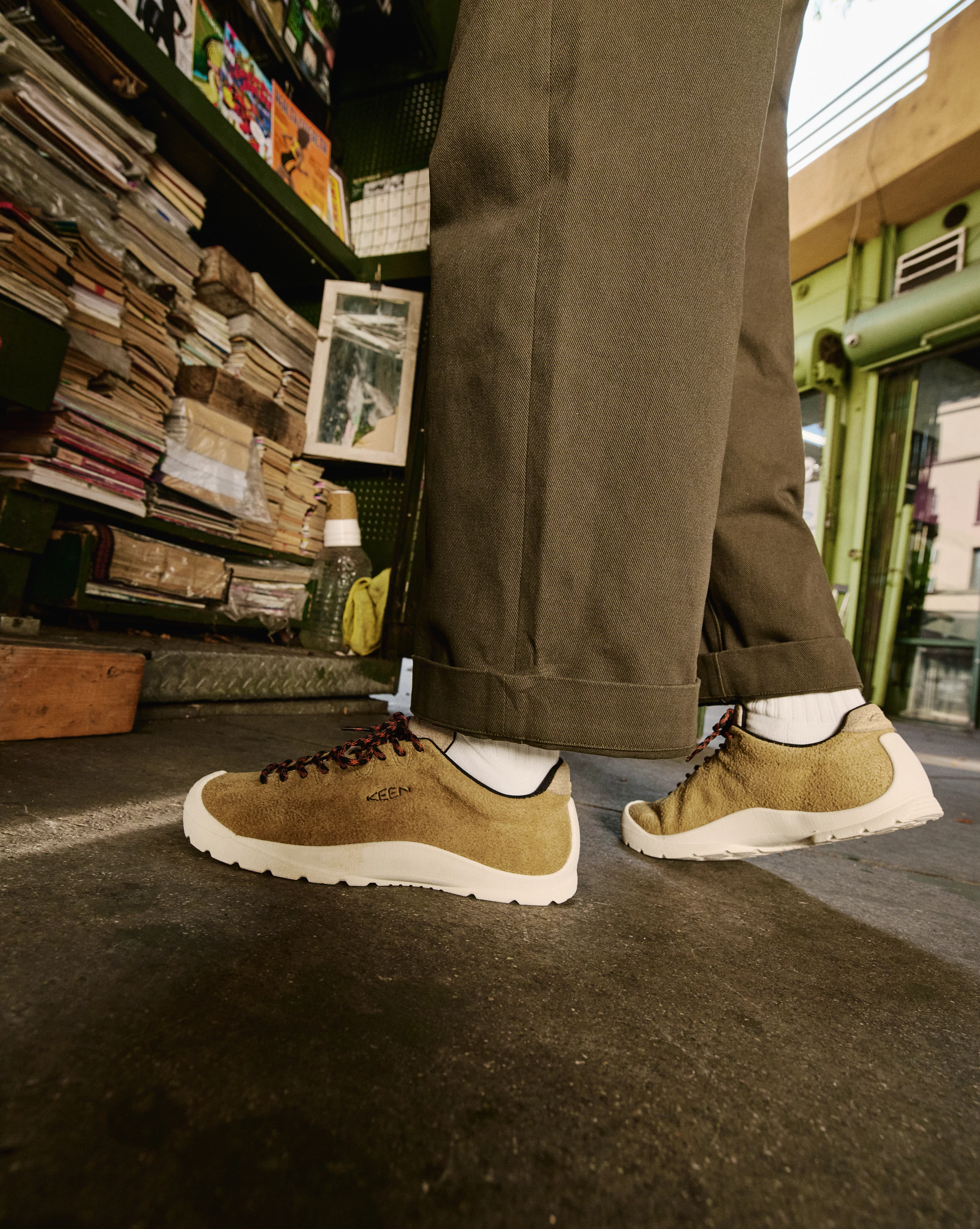 SS26_US_KEENMade_LA_1033156_Lifestyle_1149.png