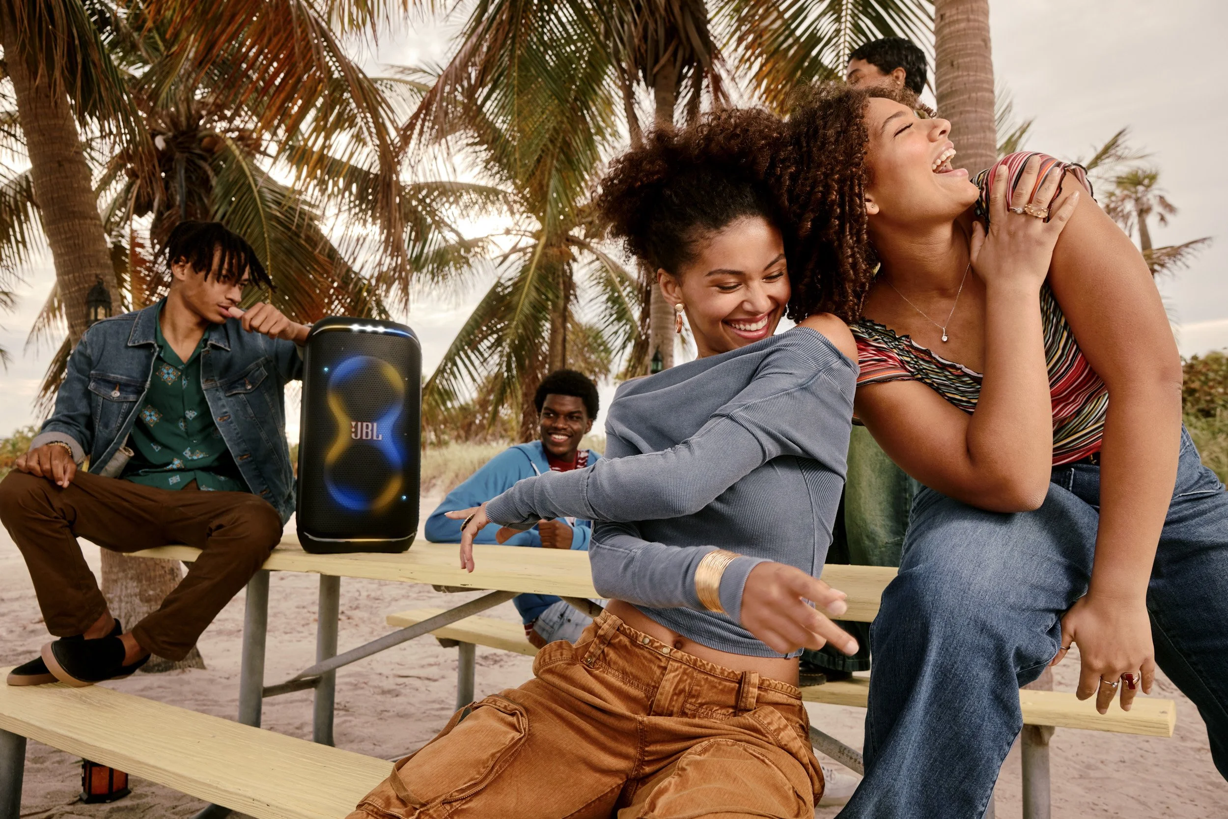 JBL_PARTYBOX_120_AW_BEACH_B_02973_x1 (1).JPG