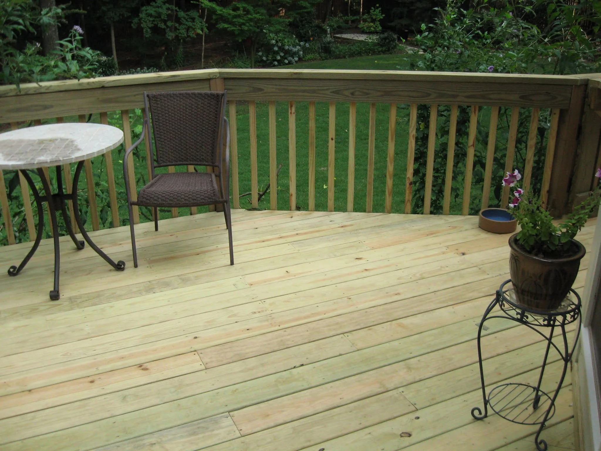 Deck with railing.jpg