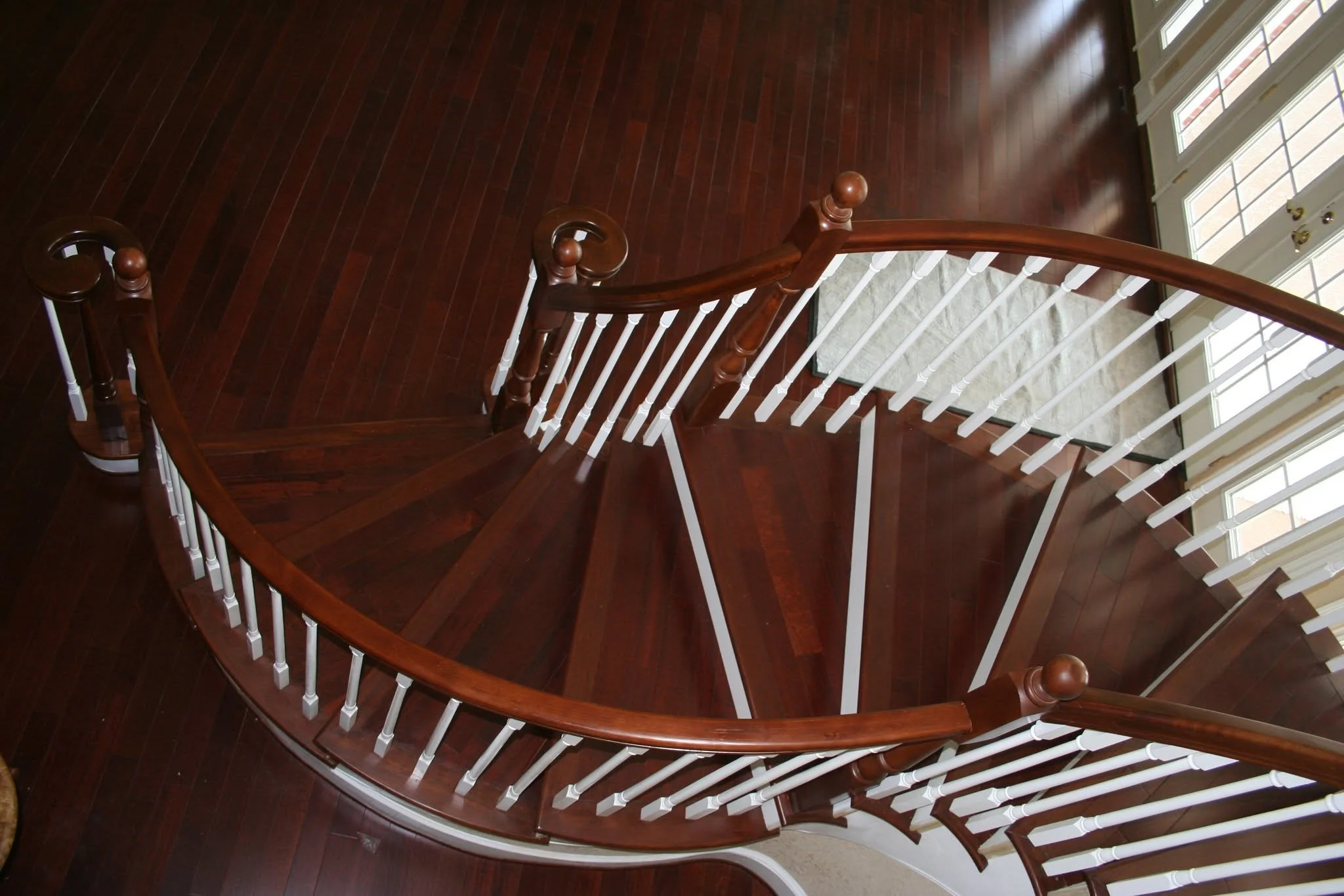 Curved staircase.jpg