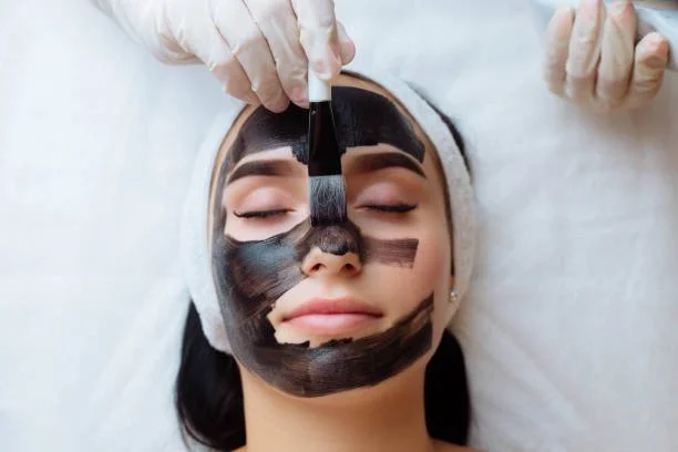 Carbon Facials (Hollywood Peel)