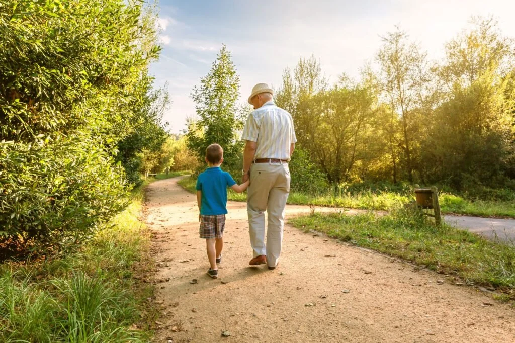 Palabras que guían, protegen y conversan con los niños y nietos