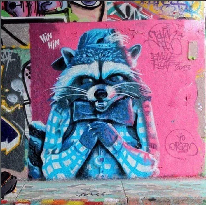 TECH – Artiste urbain parisien accompli, établi à Montréal, au style technique brut.