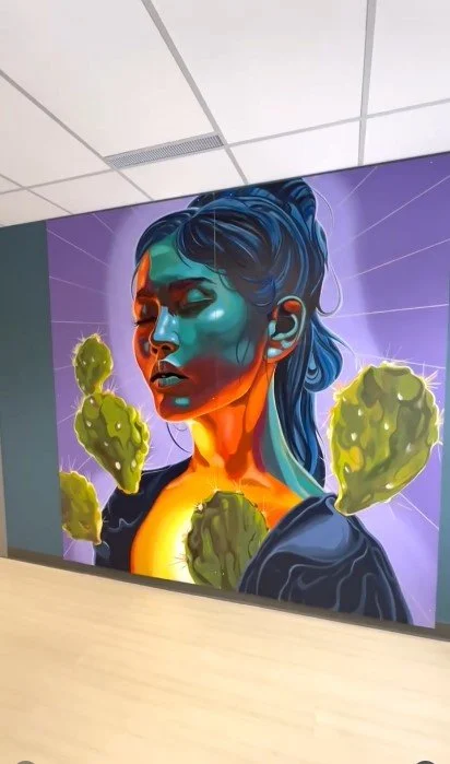 CARLEY – Artiste spécialisée dans le surréalisme inspiré par la nature, le portrait et la peinture murale.